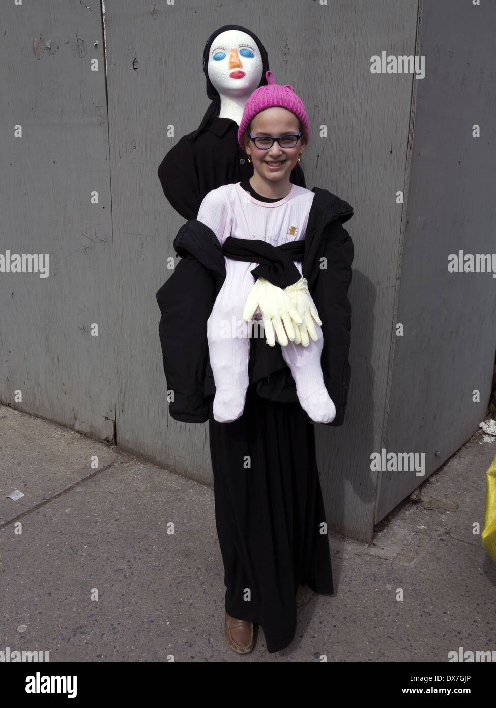 Religiöse Juden feiern das Fest des Purim im Abschnitt Borough Park von Brooklyn, NY. Stockfoto