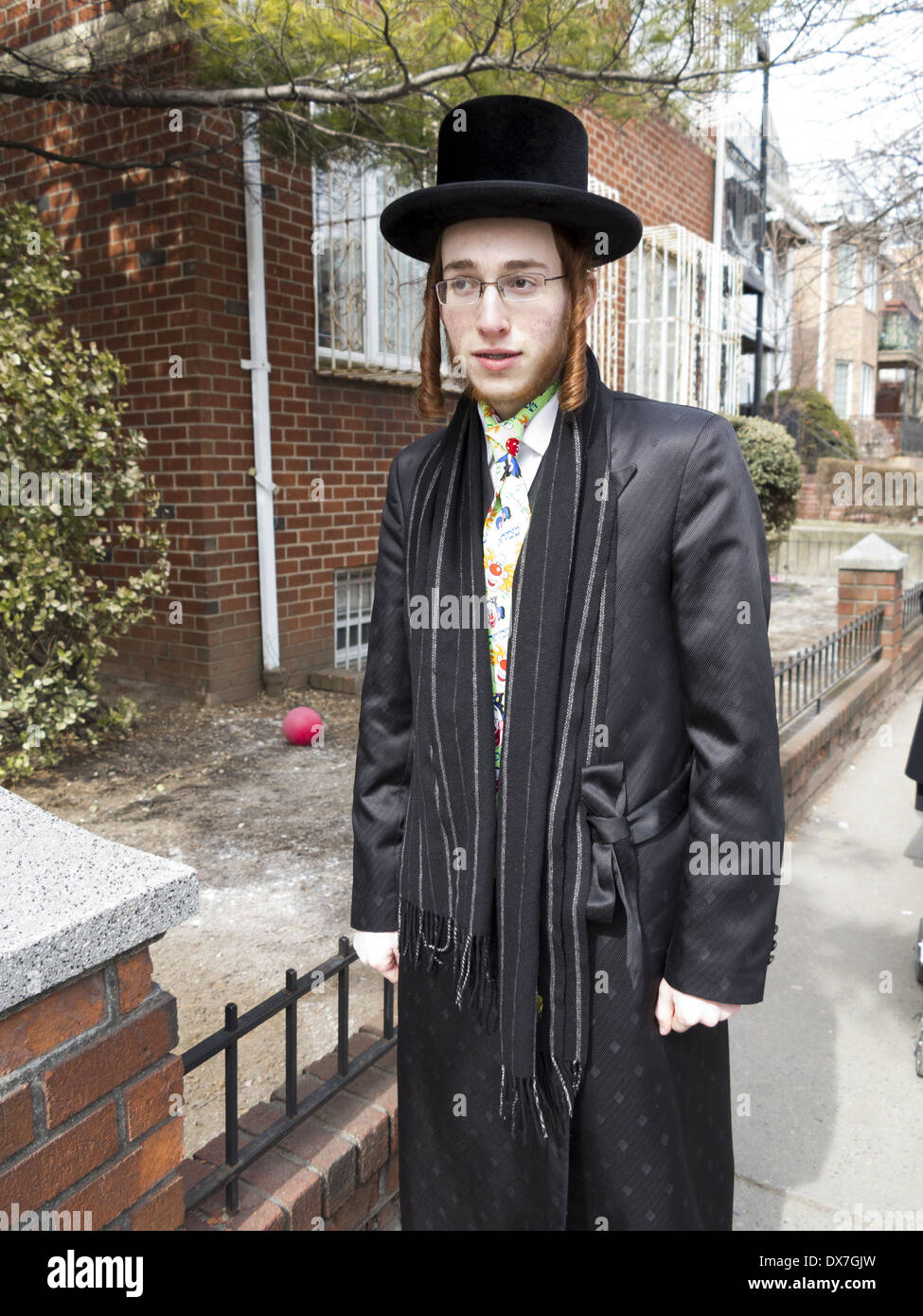 Religiöse Juden feiern das Fest des Purim im Abschnitt Borough Park von Brooklyn, NY. Stockfoto