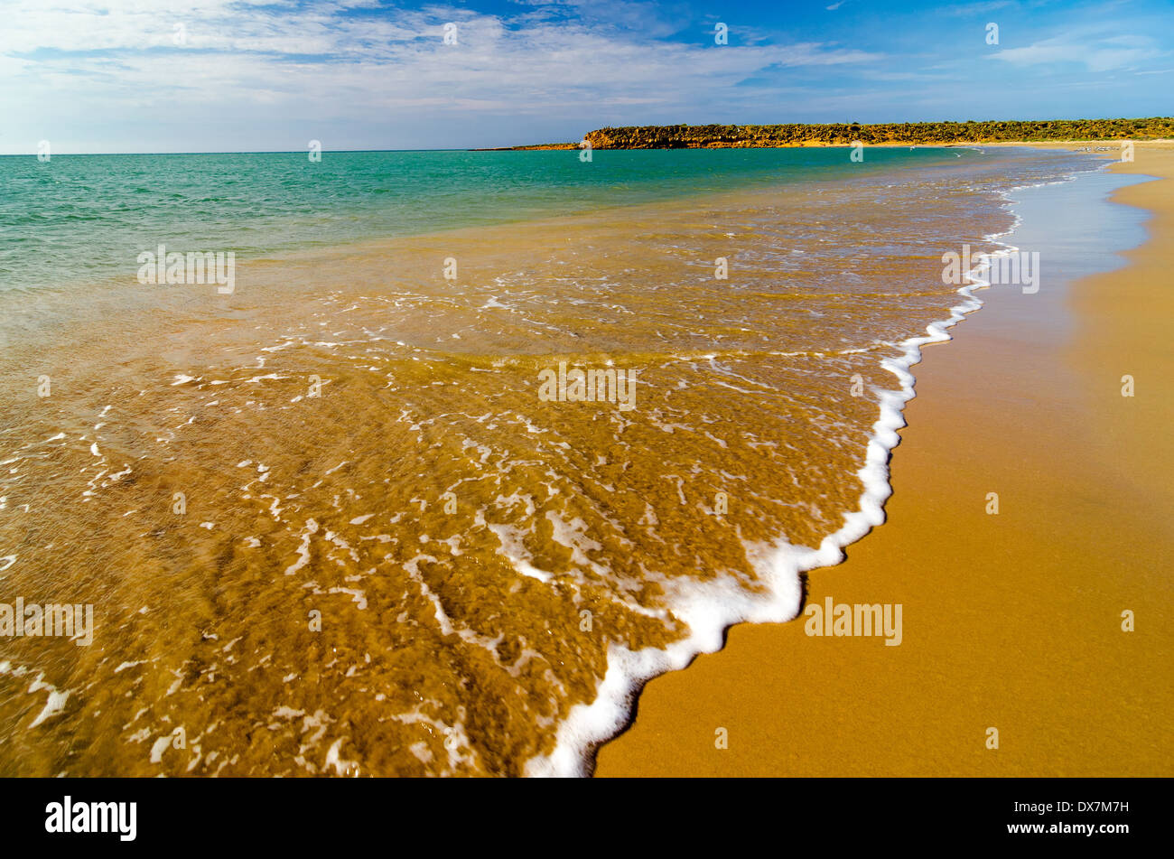 Nahaufnahme des Wassers an einem karibischen Strand in La Guajira, Kolumbien Stockfoto