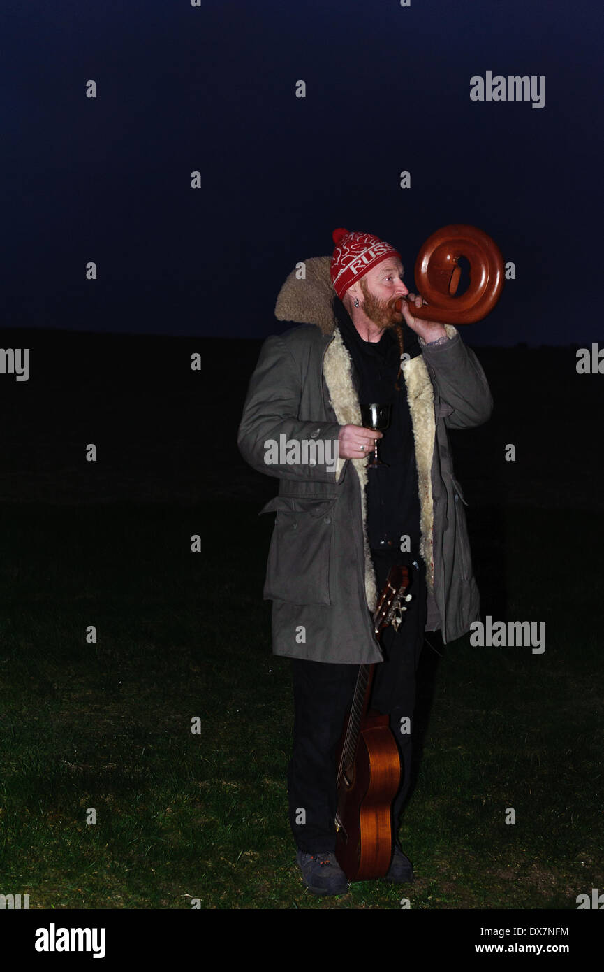 Stonehenge, Amesbury, Wiltshire, UK. 20. März 2014. Mick Mac von Glasgow kommenden nach Frühlings-Tagundnachtgleiche Stonehege seit 1988.Druids, Heiden und eine Vielzahl von hingebungsvolle Menschen in Stonehenge versammelten sich heute Morgen anlässlich der Frühlings-Tagundnachtgleiche. Bildnachweis: Paul Chambers/Alamy Live-Nachrichten Stockfoto