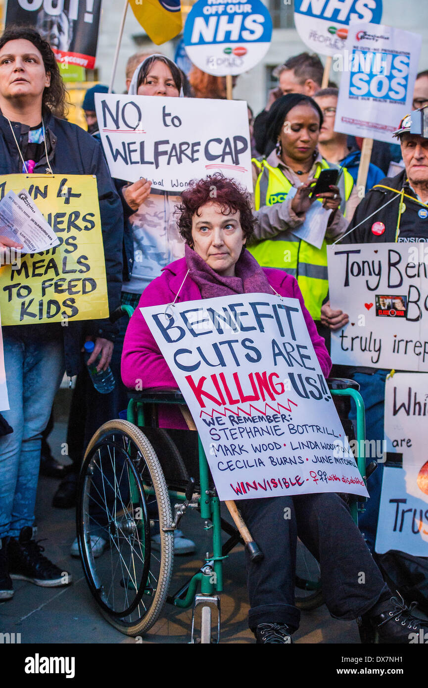 London, UK. 19. März 2014. Ein Budget Tag Protest gegen Kürzungen und Sparmaßnahmen wird unterstützt von Caroline Lucas, Green Party, John McInally - nationaler Vizepräsident der Union PCS, CND und verschiedenen Fachschaften.  Gleichzeitig ist eine Petition zur Downing Street abgegeben. Gegenüber Downing Street in Whitehall, London, UK 19. März 2014. Bildnachweis: Guy Bell/Alamy Live-Nachrichten Stockfoto
