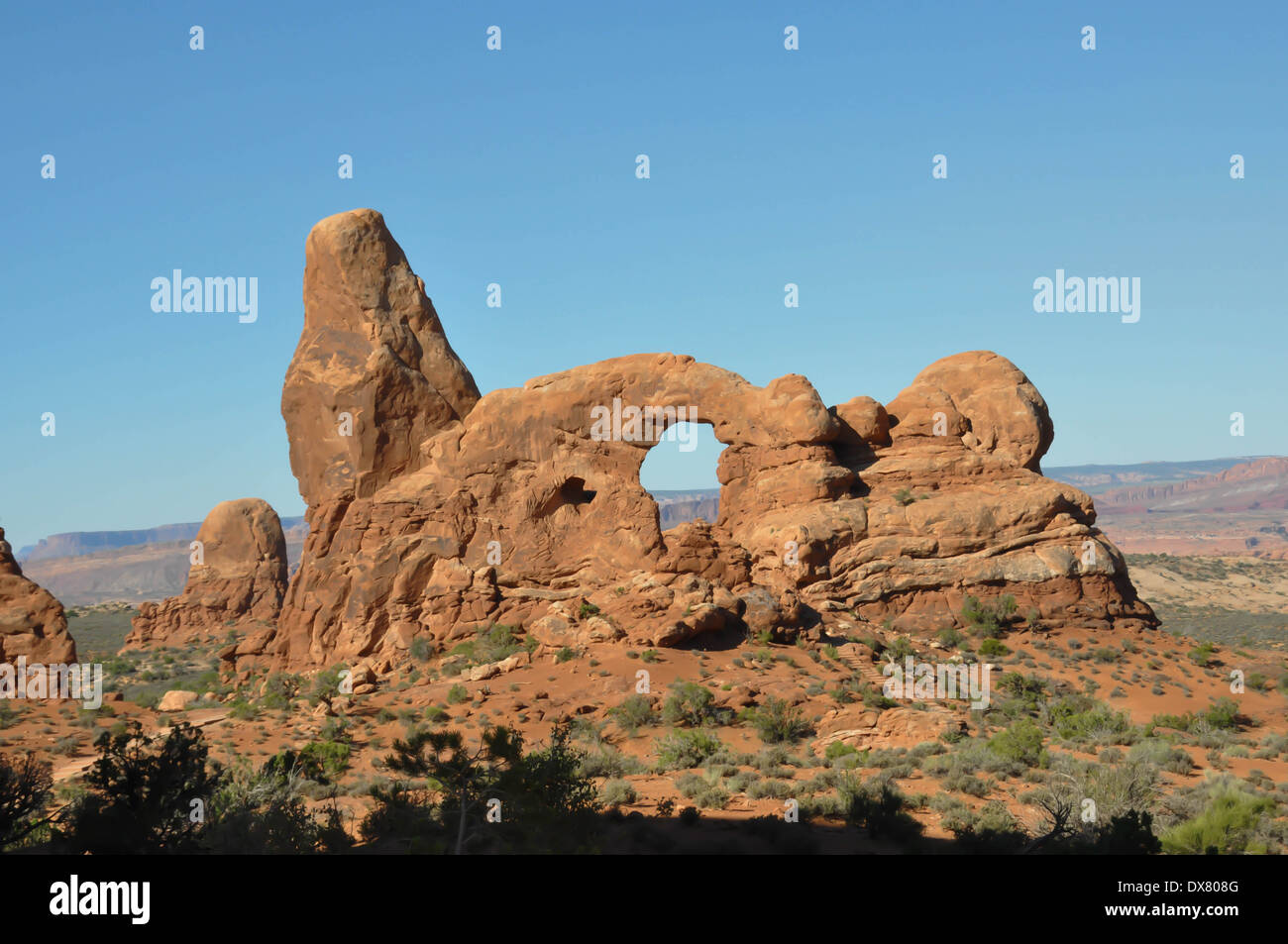 Bogen und Tower in den Arches National Park, Utah, USA Stockfoto