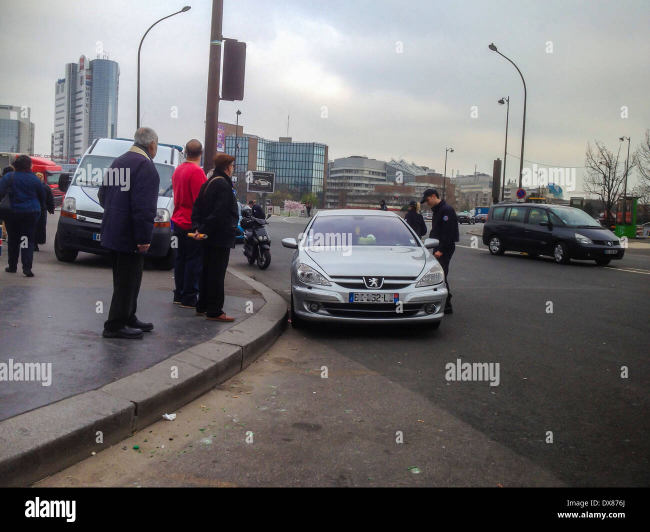 MONTREUIL (Paris), Frankreich, Straßenszene, Französische Polizei durchsetzt Luftschadstoffplan, alternatives Kennzeichenfahren, Anhalten von Autos, Fahren in paris Stockfoto