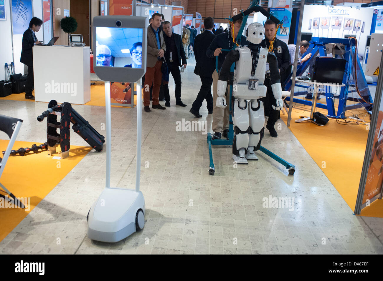 Lyon, Frankreich. 19. März 2014. REEM-C von PAL Robotik macht einen Spaziergang auf der Innorobo 2014, die 4. internationale Fachmesse auf Service-Robotik. Bildnachweis: Piero Cruciatti/Alamy Live-Nachrichten Stockfoto