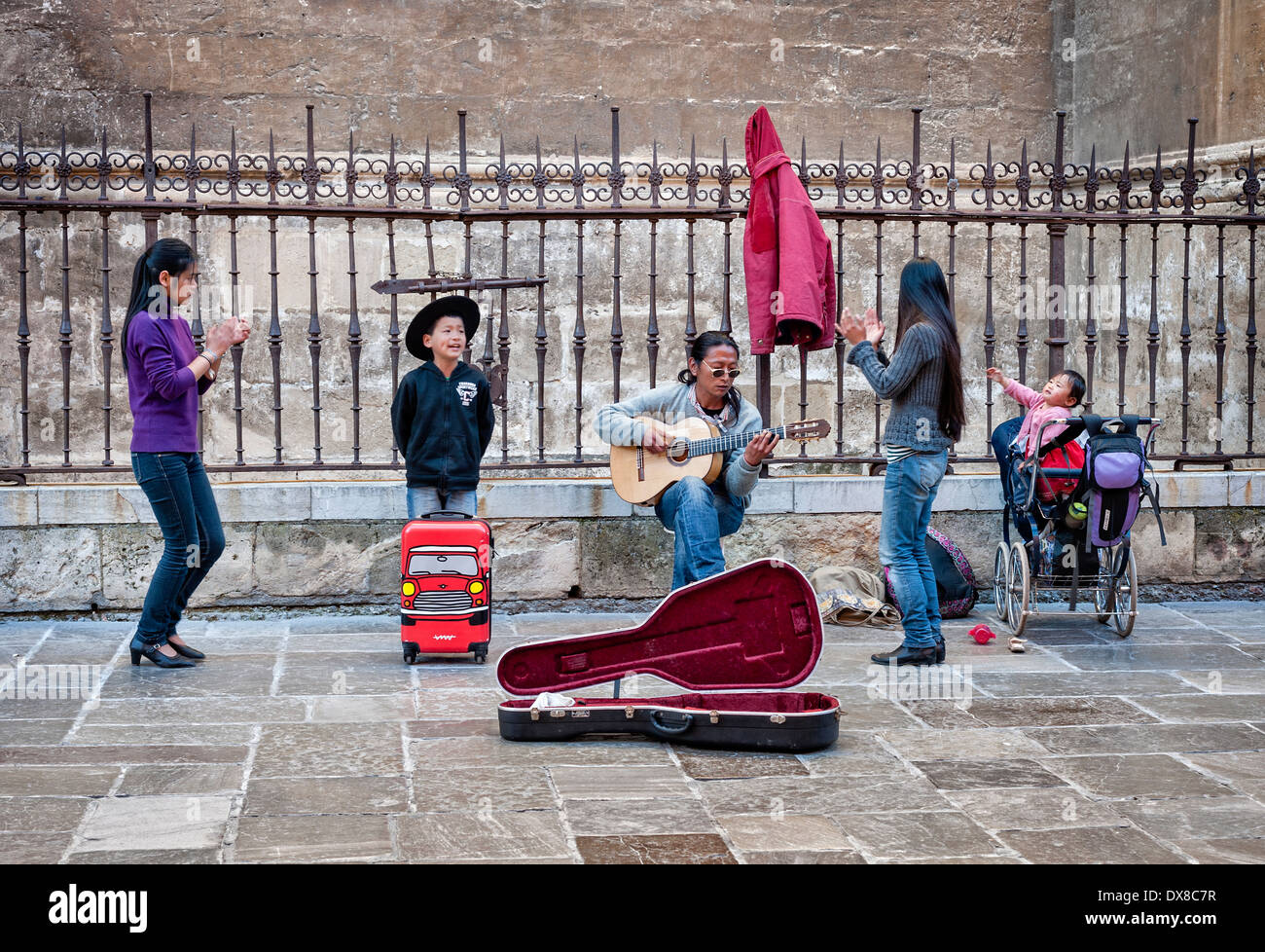 Zigeunerfamilie Straßenmusik in der Kathedrale-Viertel-Granada Stockfoto