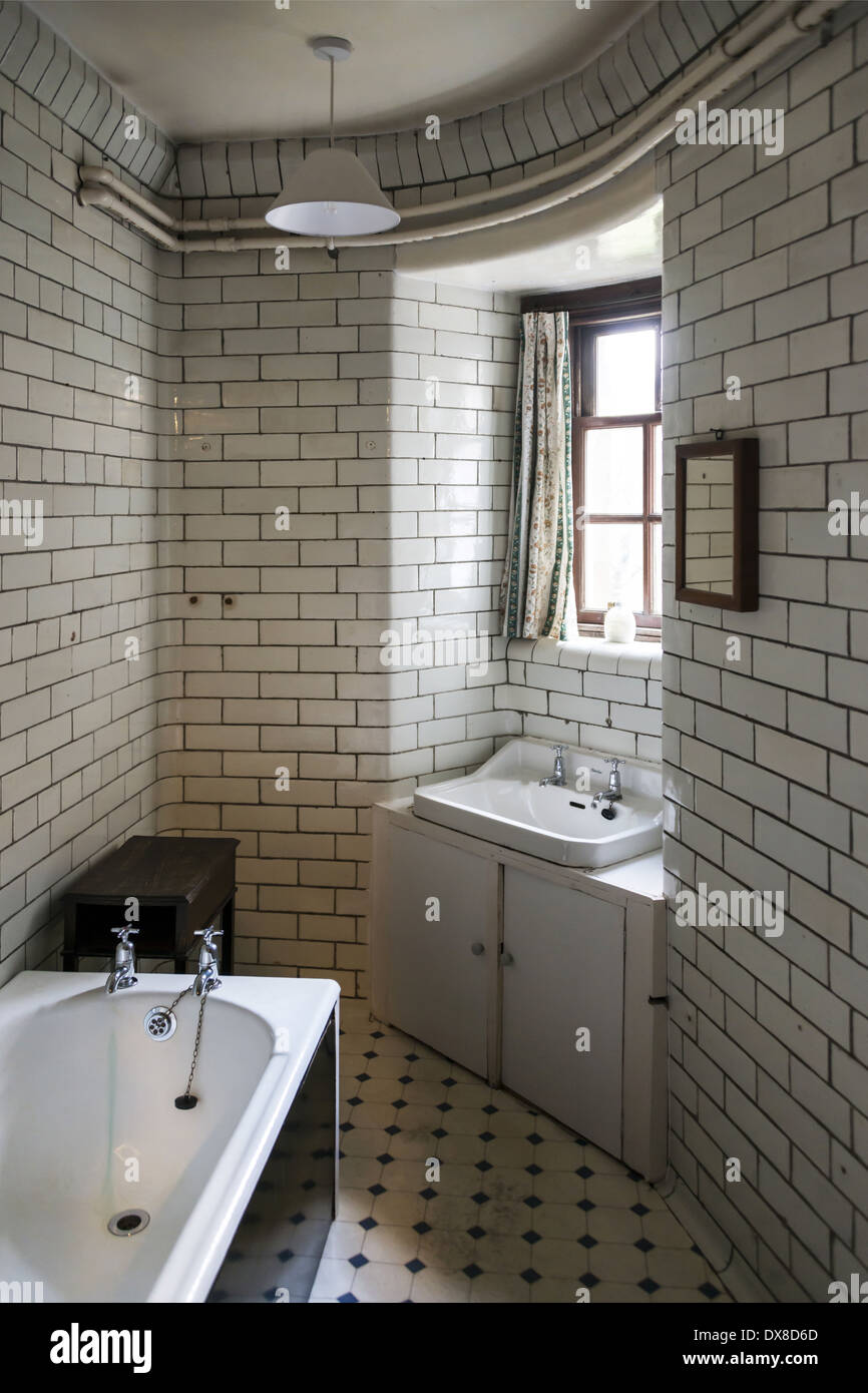 Altmodisches badezimmer -Fotos und -Bildmaterial in hoher Auflösung – Alamy