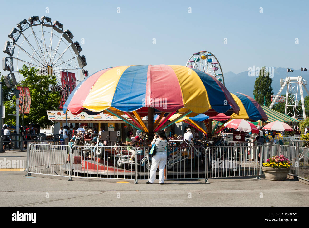 Fahrten in einem Freizeitpark bei Pacific National Exhibition, Vancouver, Britisch-Kolumbien, Kanada Stockfoto