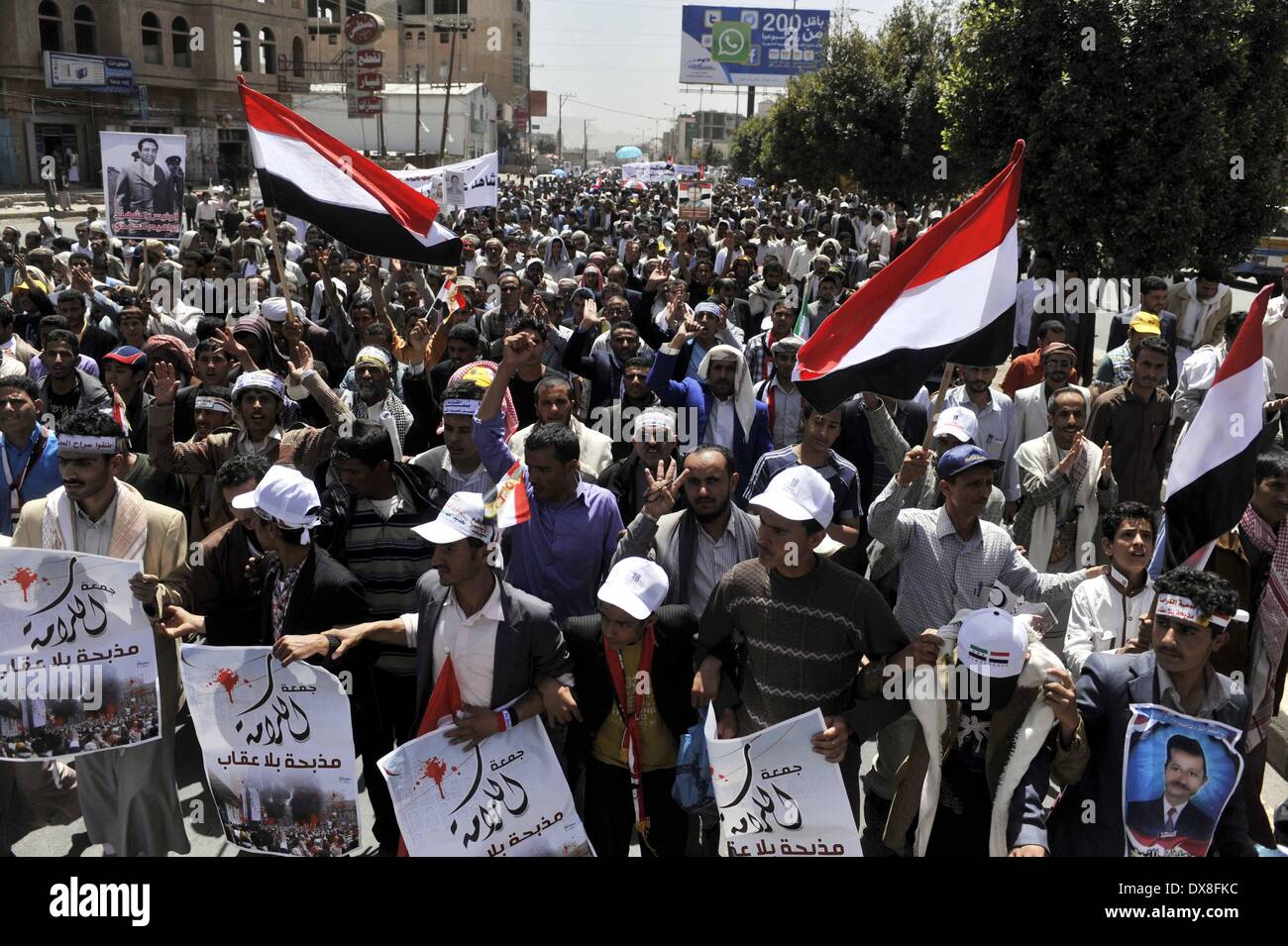 Sanaa, Jemen. 20. März 2014. Jemenitische Demonstranten rufen Parolen während einer Demonstration für die Verfolgung von Jemens ehemaliger Präsident Ali Abdullah Saleh, in Sanaa, Jemen, am 20. März 2014. Bildnachweis: Mohammed Mohammed/Xinhua/Alamy Live-Nachrichten Stockfoto