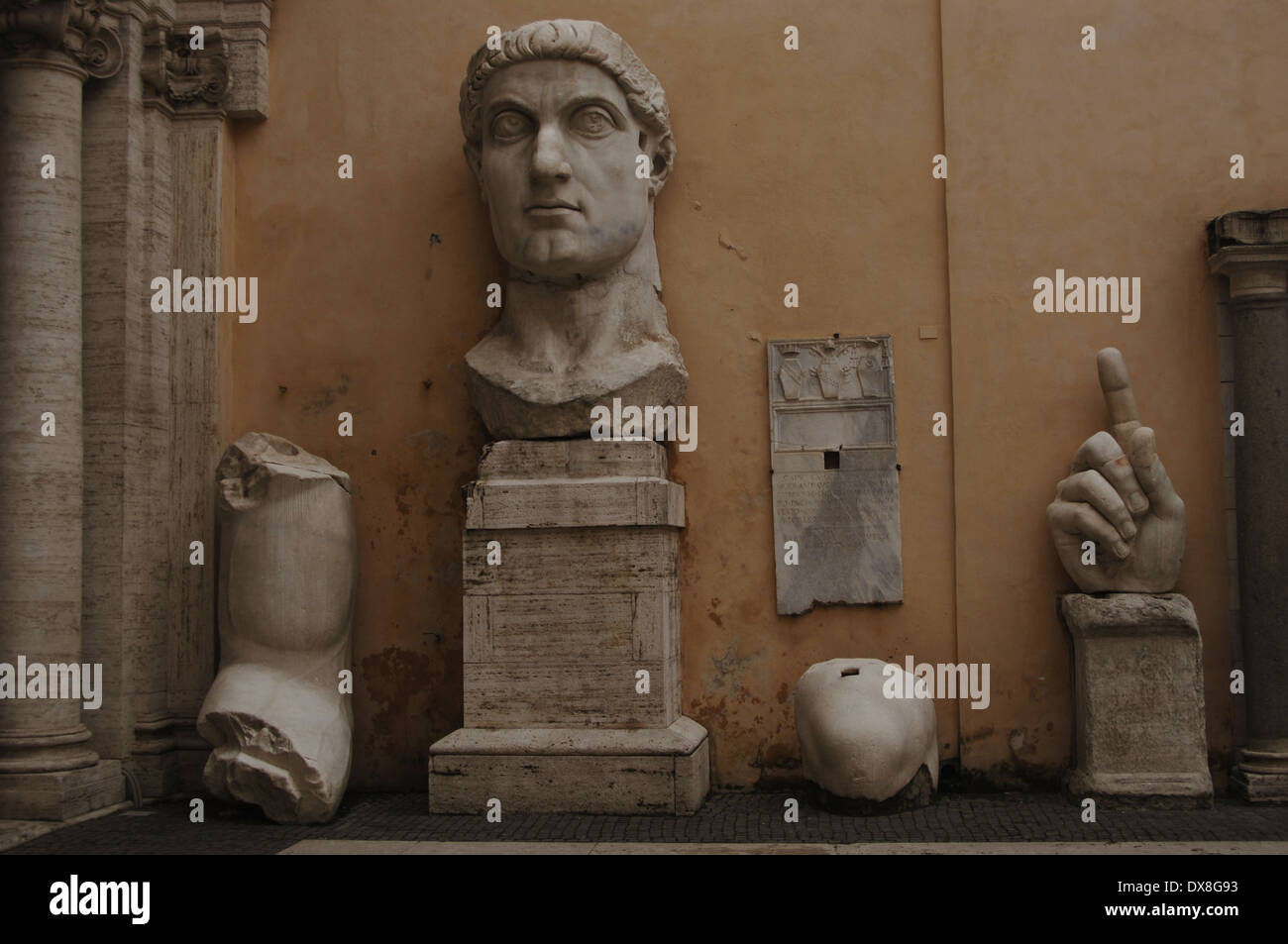 Constantine i., der große (272-337). Römischer Kaiser. Büste der Kolossalstatue Konstantins. Rom. Stockfoto