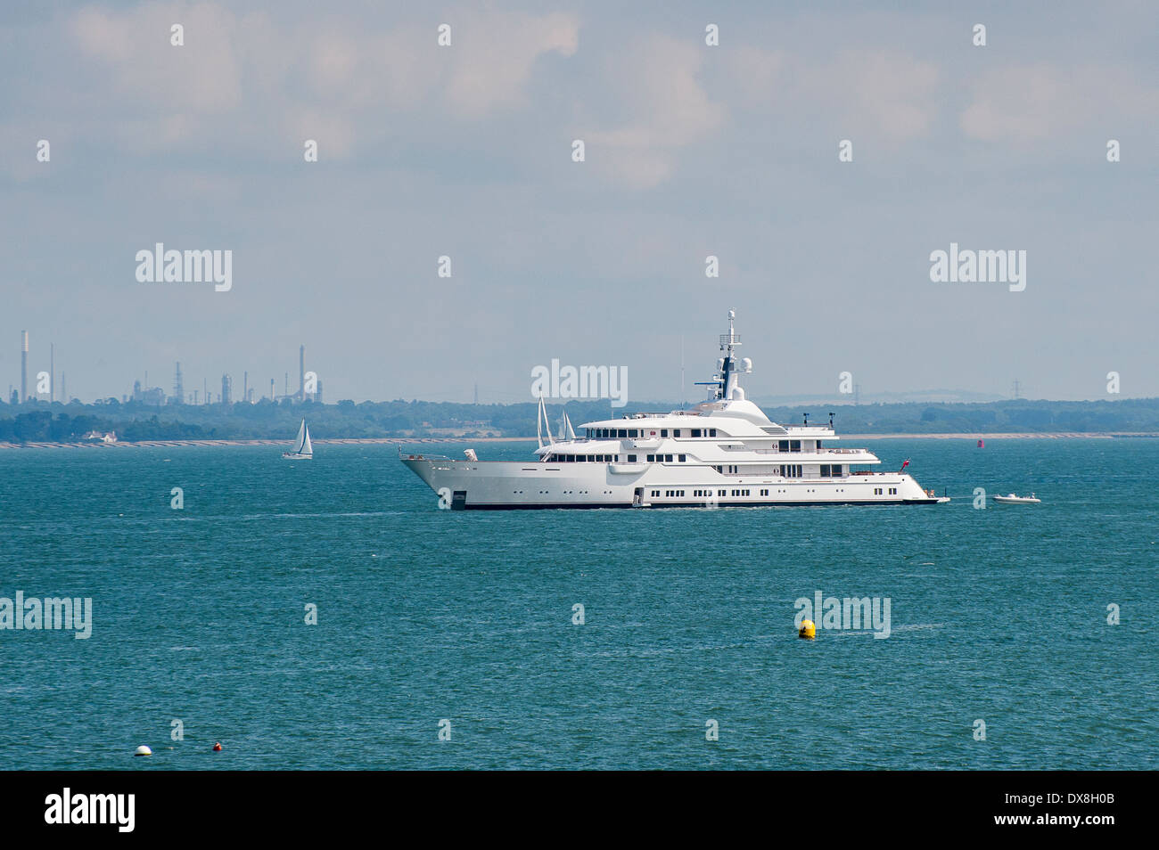 Motoryacht "Hampshire II" im Solent nahe der Isle Of Wight, England. Stockfoto