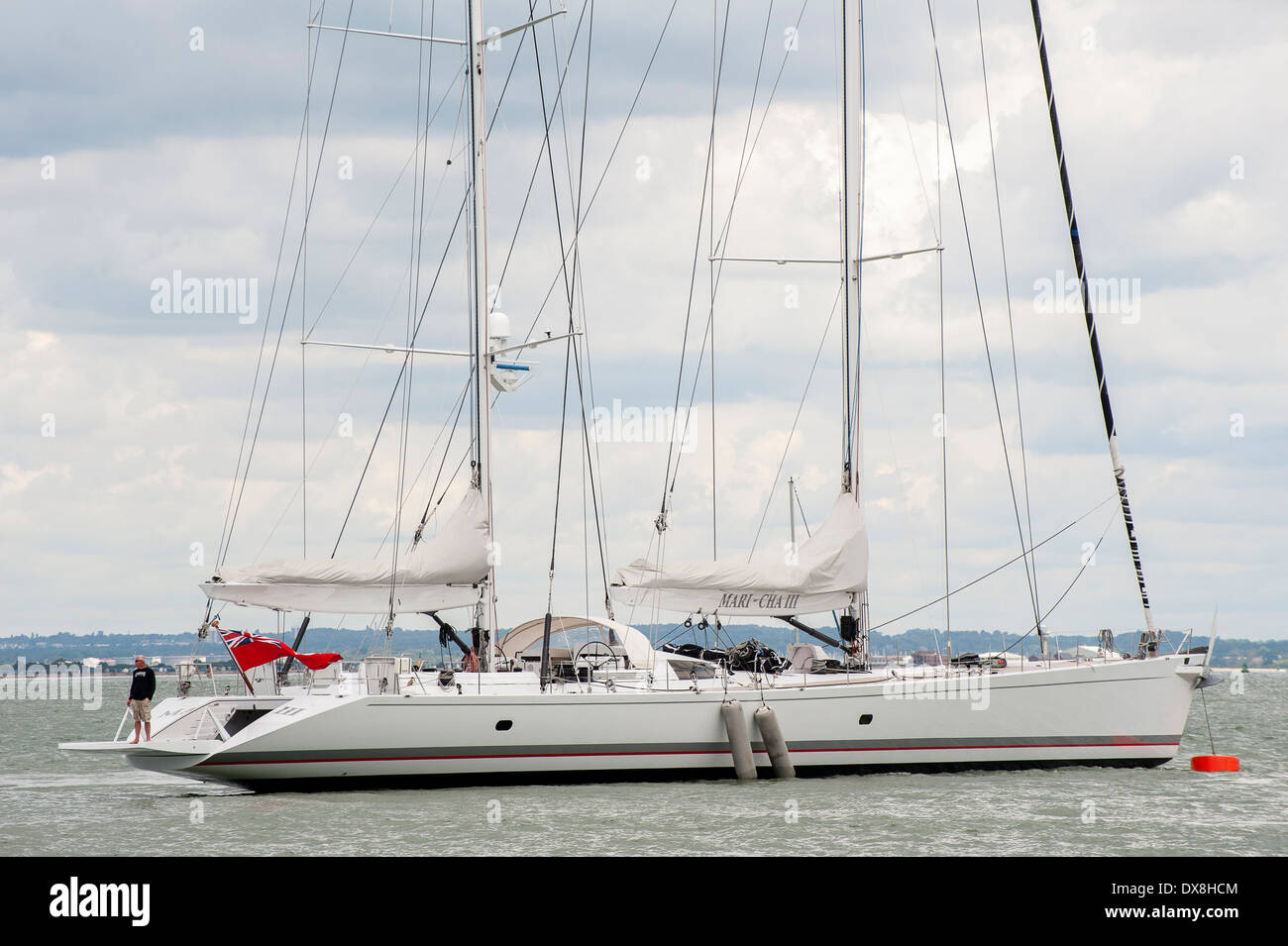 Legendäre Superyacht Mari Cha 111 Segeln vor der Küste der Isle Of Wight, England. Stockfoto