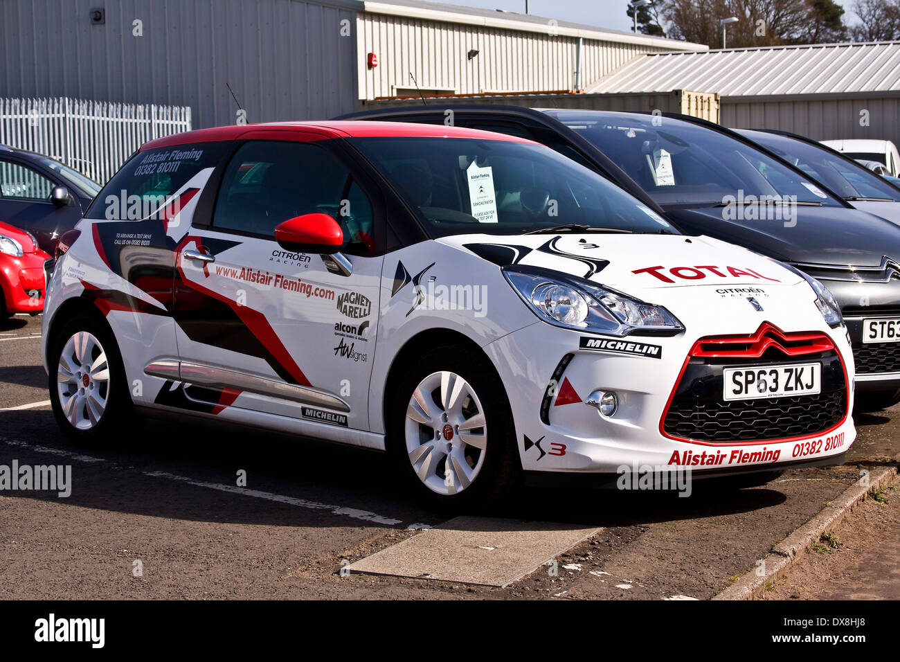 Einen neuen Citroen SP-Sportwagen von der "Total World Rally Team" außerhalb der Alistair Fleming-Autohaus in Dundee, Großbritannien Stockfoto