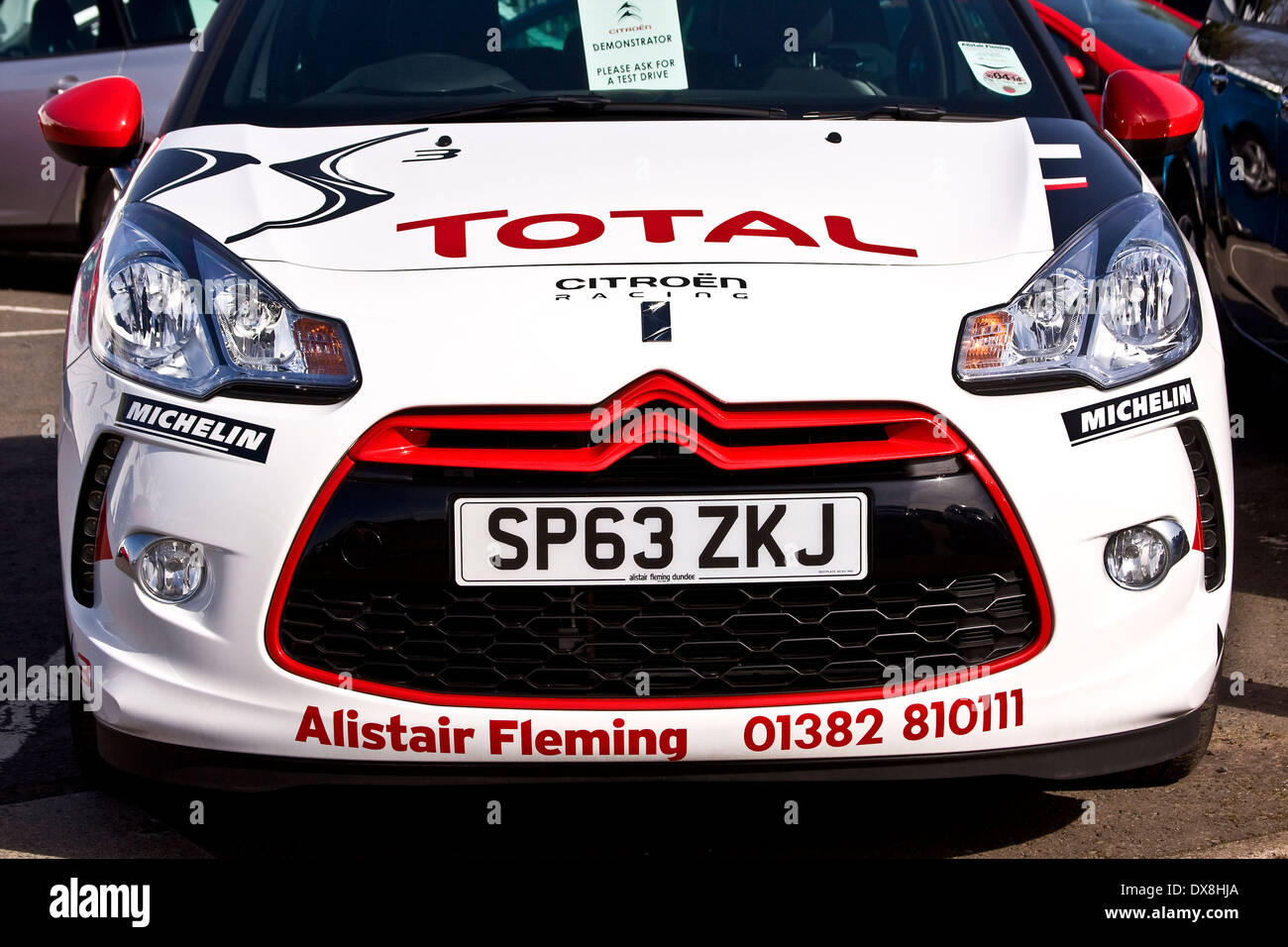 Der neue Citroen SP-Sportwagen das "Total World Rally Team" außerhalb der Alistair Fleming-Autohaus in Dundee, Großbritannien Stockfoto