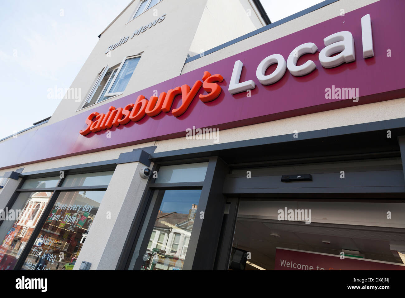 Sainsbury Local Shop Beschilderung Exterieur. Stockfoto