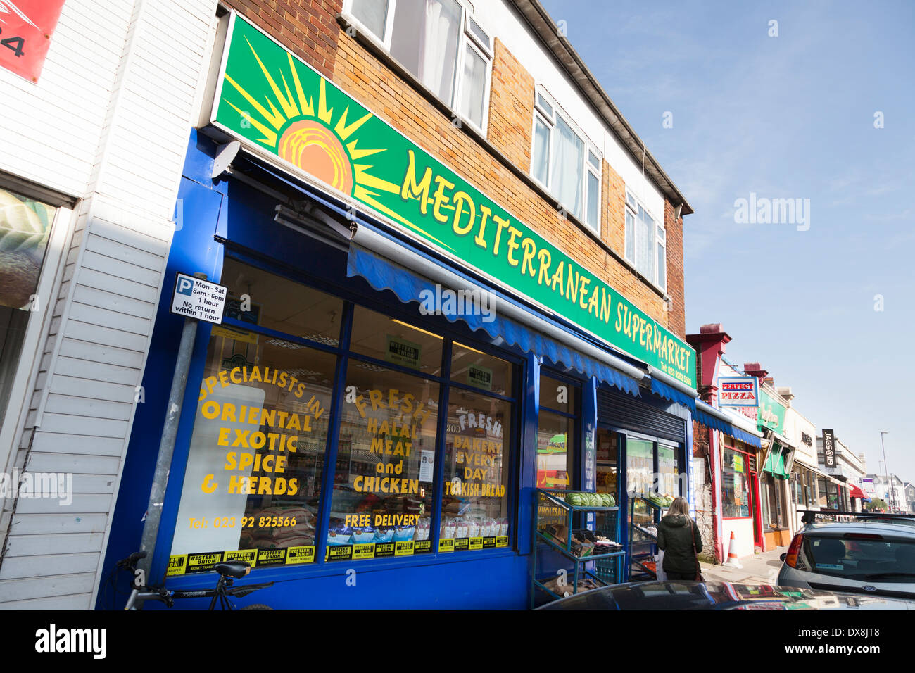 Mittelmeer-Supermarkt Shop Exterieur. Stockfoto