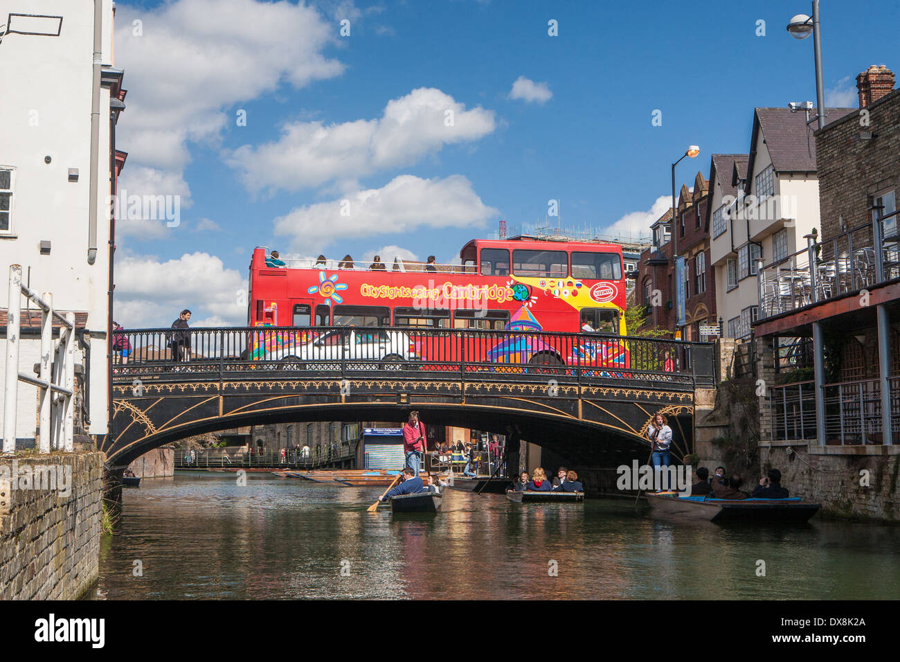 Bootfahren auf dem Fluss Cam in Cambridge, UK Stockfoto