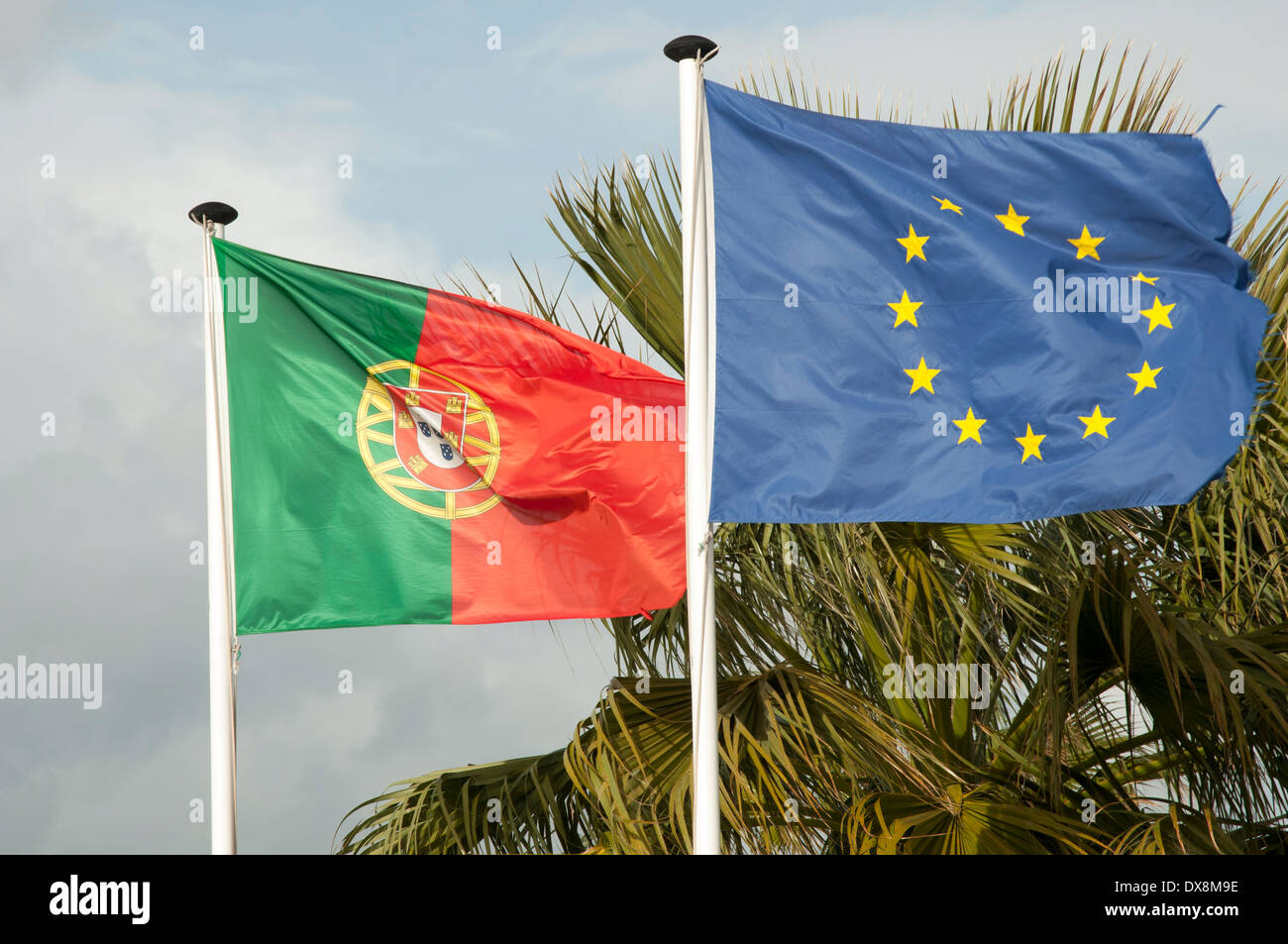 Die Portugiesen und die Europäische Union Flaggen Stockfoto