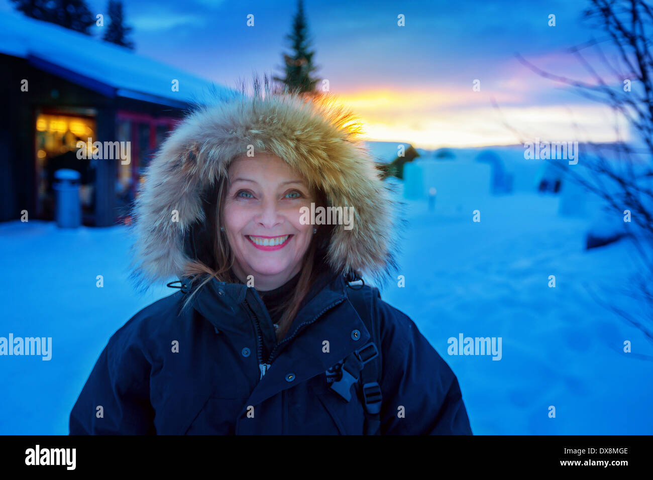 Porträt einer Frau in der Kälte in Jukkasjarvi, Lappland, Schweden Stockfoto