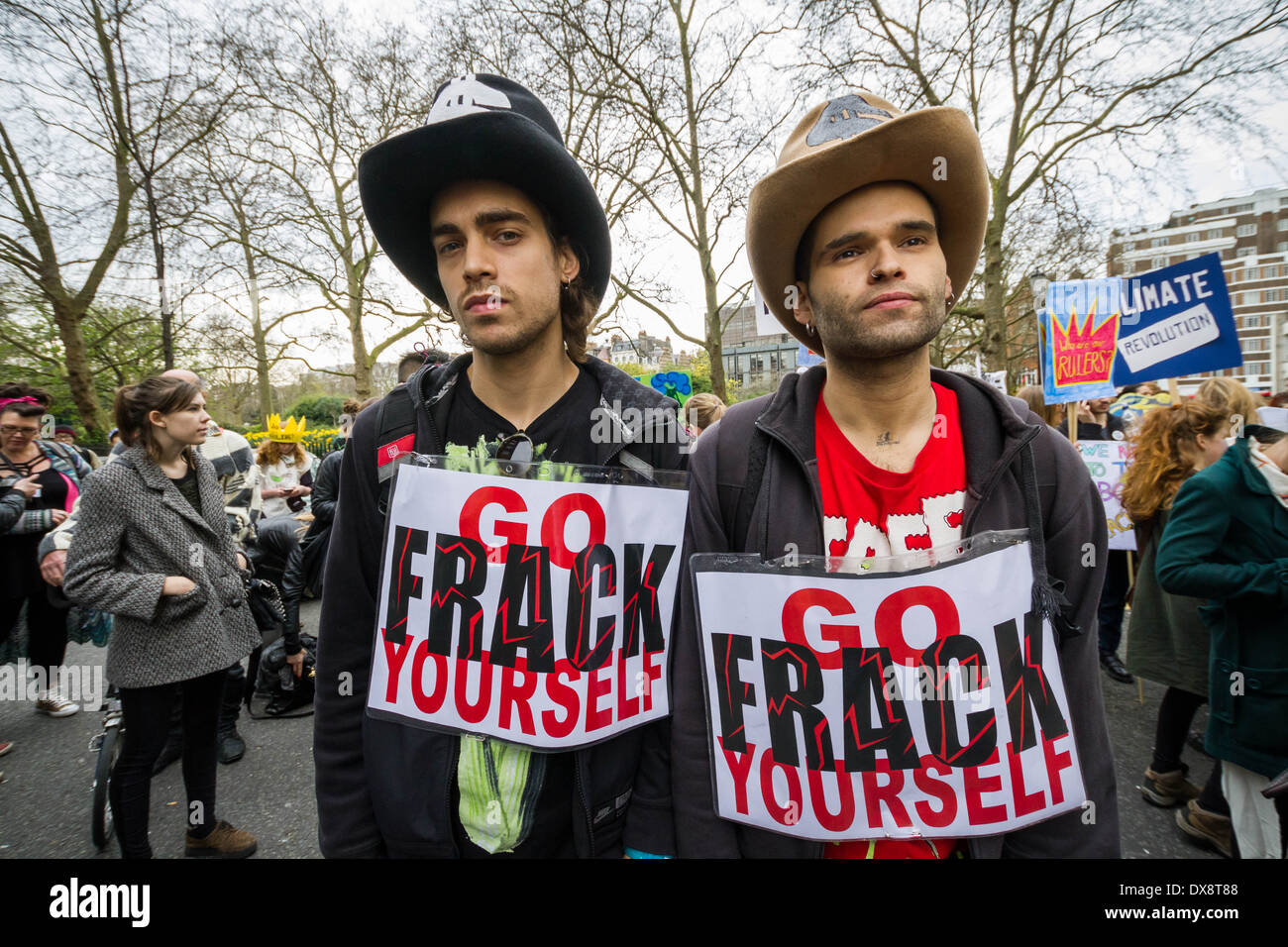 Anti-Fracking Demonstranten März und Kundgebung in London, UK. Stockfoto
