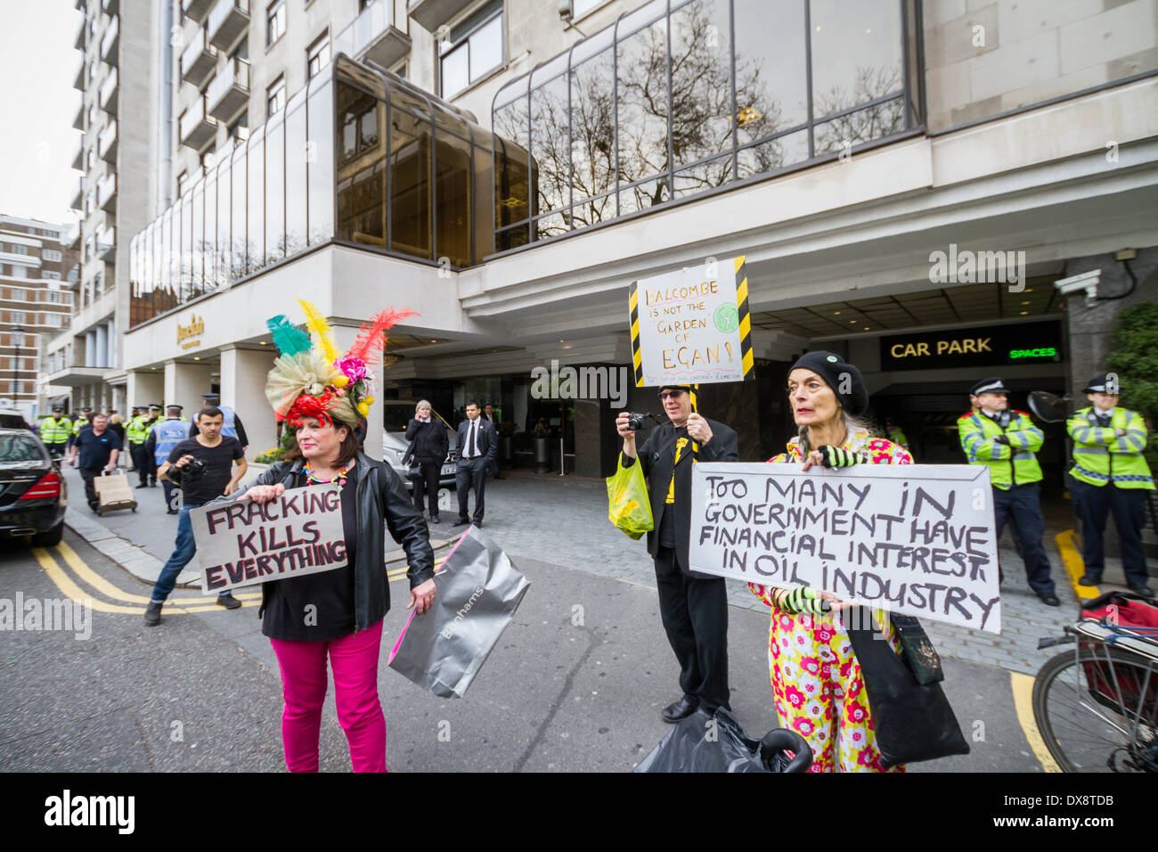 Anti-Fracking Demonstranten marschieren und Rallye in London Stockfoto