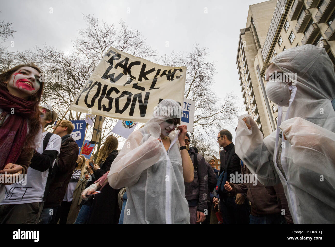 Anti-Fracking Demonstranten marschieren und Rallye in London Stockfoto
