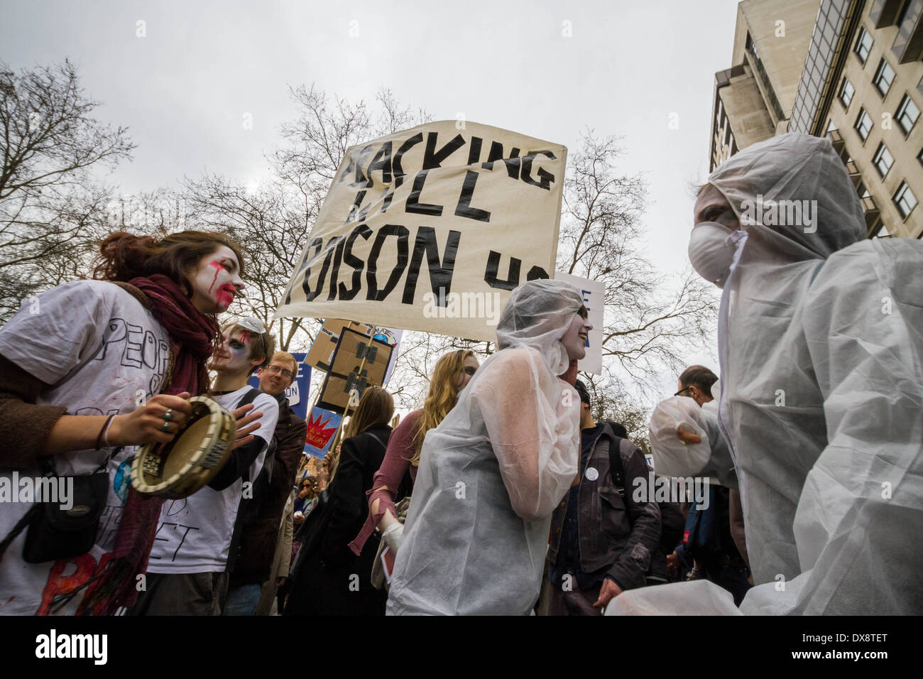 Anti-Fracking Demonstranten marschieren und Rallye in London Stockfoto