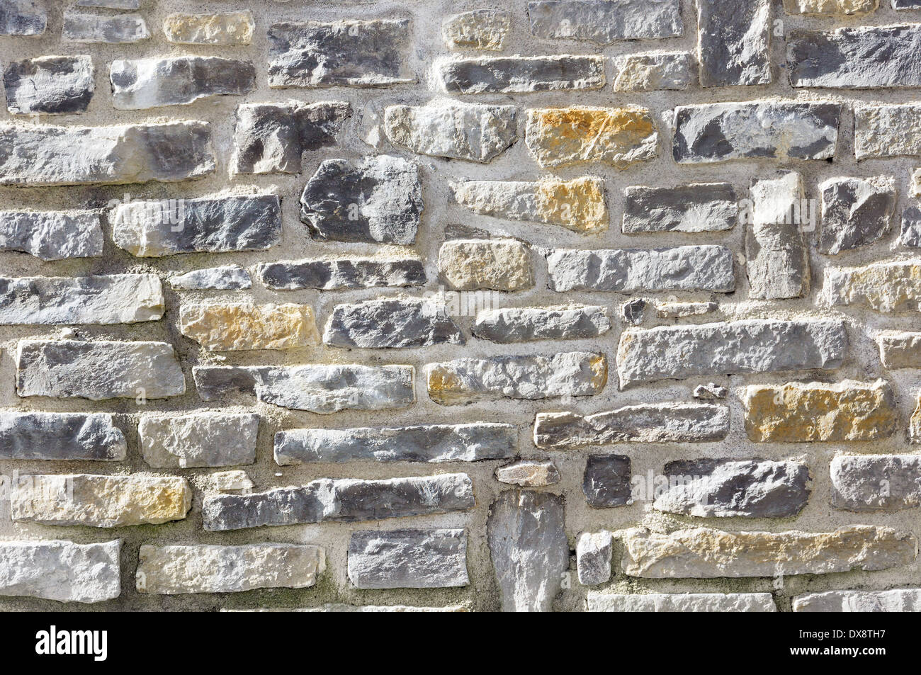 Hintergrund der Wand mit strukturierten Steinen Stockfoto