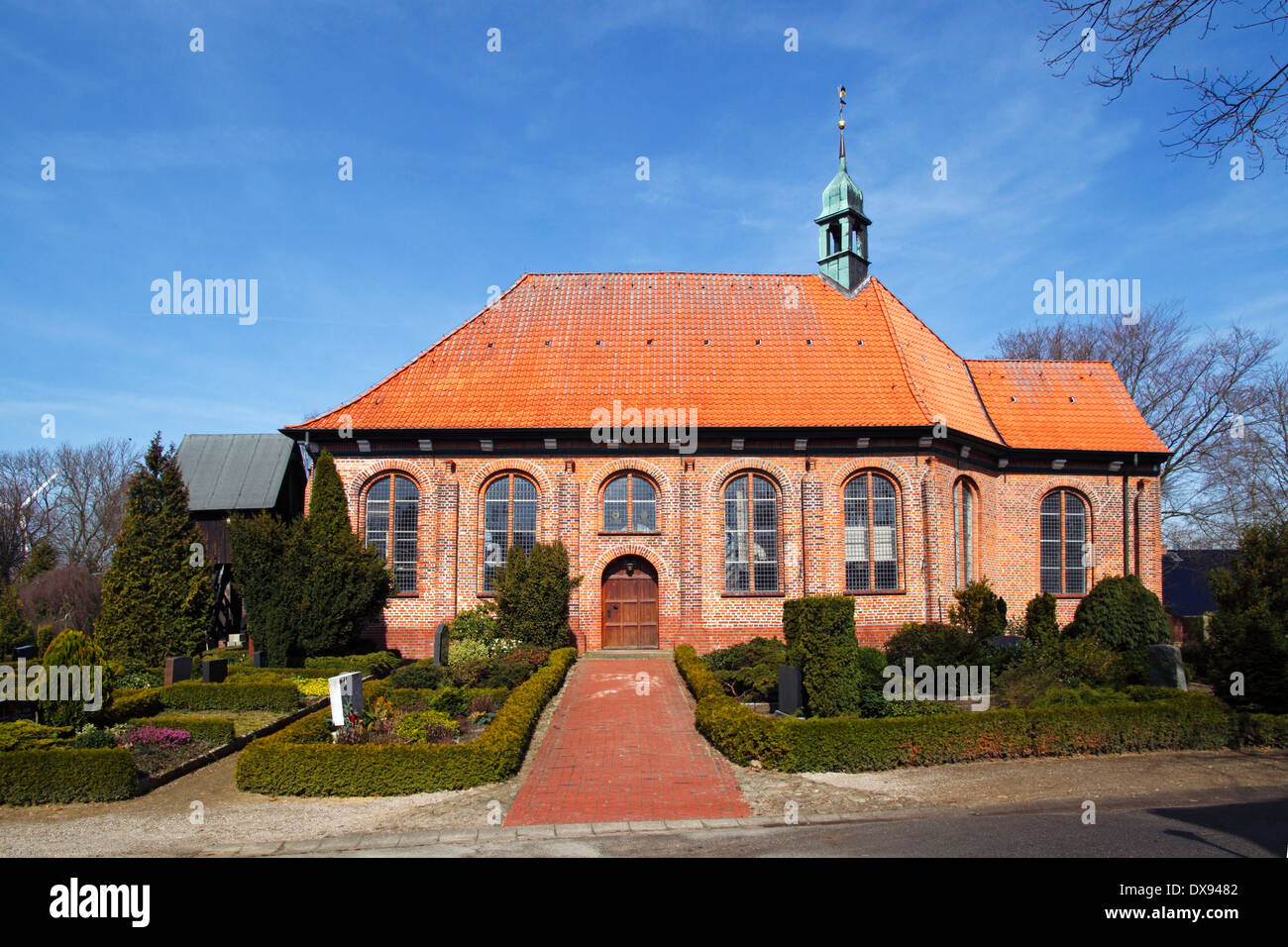Kirche St. Georg, Krummendiek Stockfoto
