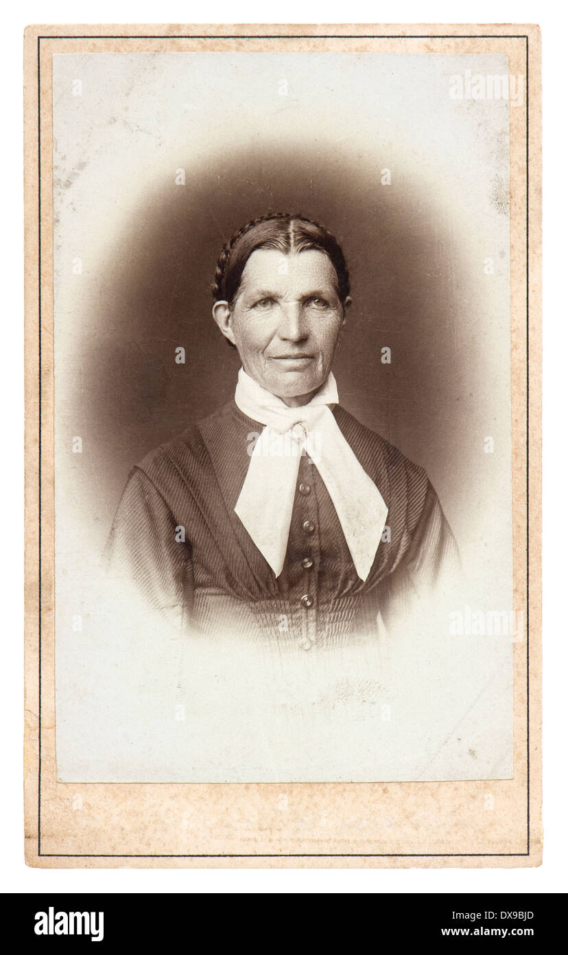 alten Porträt senior Frau in Vintagee Kleid. Antike Originalfoto von ca. 1890 Stockfoto