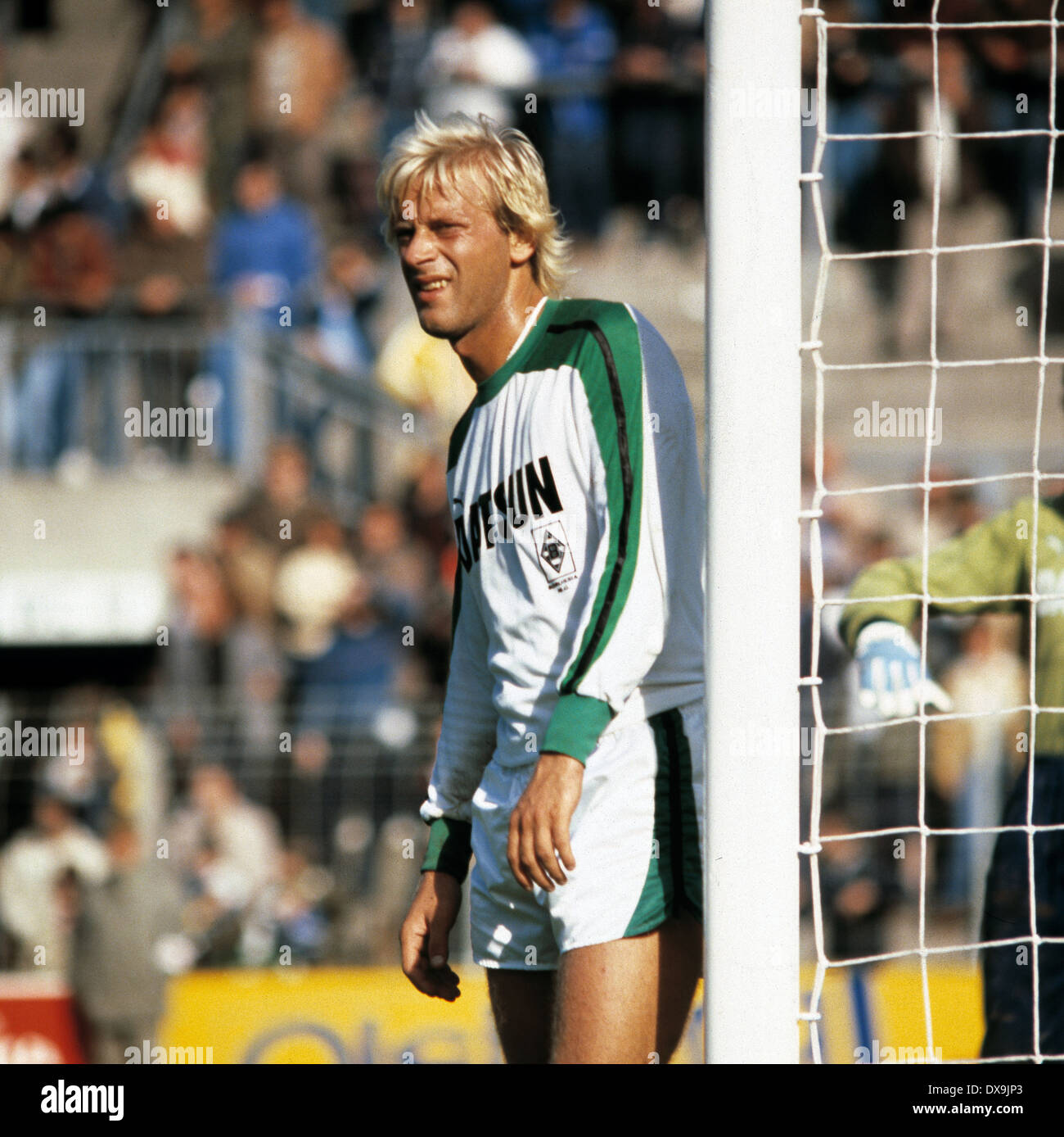 Fußball, Bundesliga, 1980/1981, Stadion bin Boekelberg, Borussia Moenchengladbach gegen Hamburger SV 2:2, Szene des Spiels, Hans-Günter Bruns (MG) Stockfoto