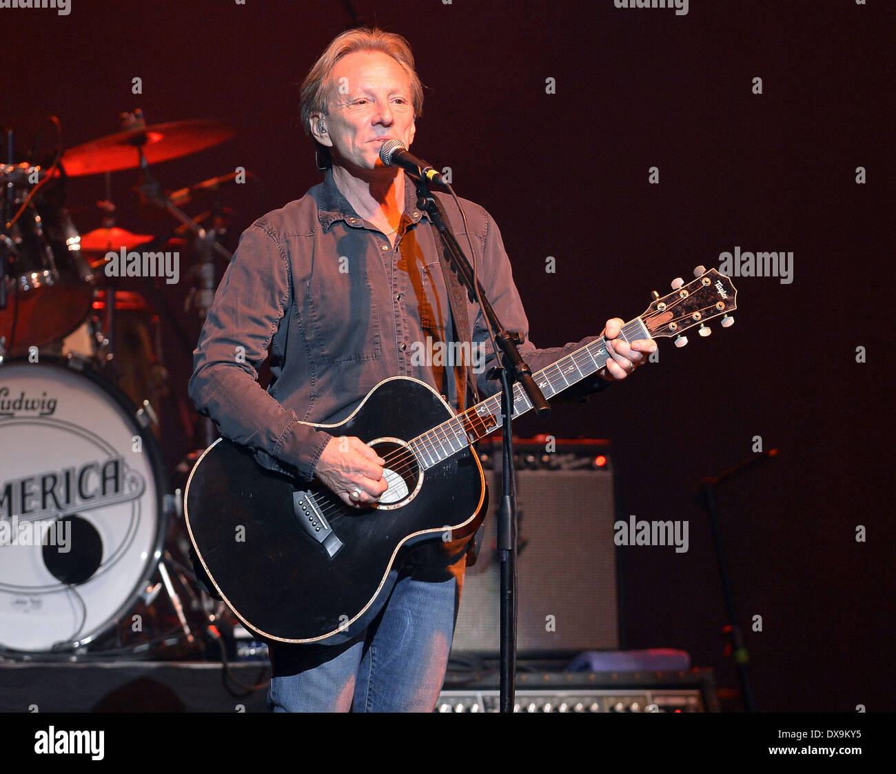 Gerry Beckley Englisch-amerikanische Folk-Rockband Amerika Höchstleistungen live "Hard Rock Live!" im Seminole Hard Rock Hotel & Casino Hollywood, Florida - 18.11.12 Featuring: Gerry Beckley wo: Florida, USA bei: 18. November 2012 Stockfoto