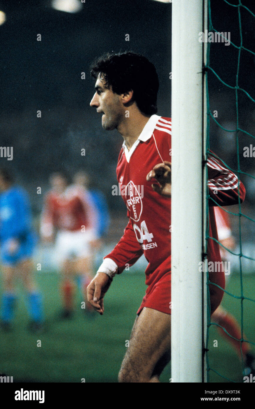 Fußball, Bundesliga, 1980/1981, Ruhrstadion, VfL Bochum gegen Bayer 04 Leverkusen 1:1, Szene des Spiels, Markus Elmer (Bayer) Stockfoto