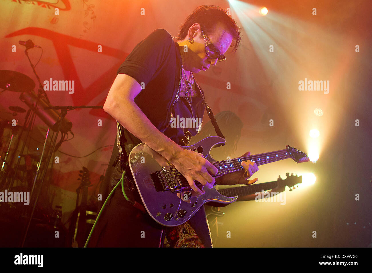 US-amerikanischer Gitarrist Steve Vai auf Tradgarn durchführen. Göteborg, Schweden - 26.11.12 Featuring: amerikanischer Gitarrist, Steve Vai Perf Stockfoto