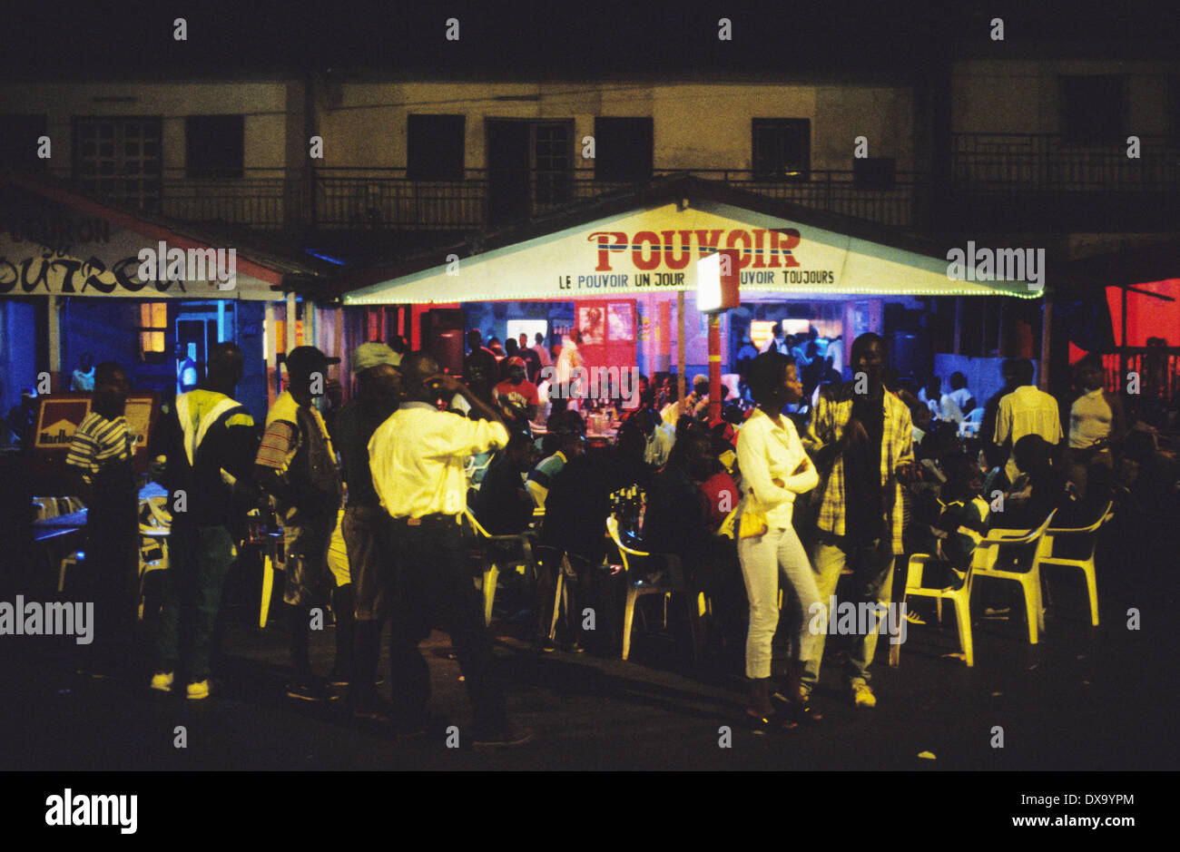 Maquis Nachtclub Le Pouvoir rue Princesse, Yopougon Township, gegenüber von Abidjan, Elfenbeinküste, Afrika Stockfoto