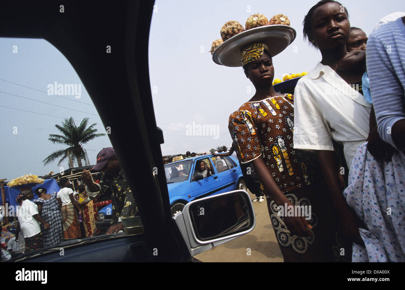 Markt Straßenleben Yopougon Township, gegenüber von Abidjan, Elfenbeinküste, Afrika Stockfoto