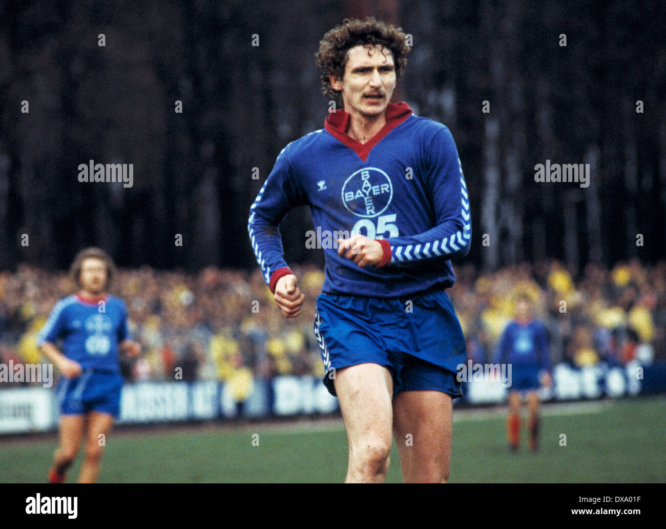 Fußball, Bundesliga, 1980/1981 in der Grotenburg Stadion, FC Bayer 05 Uerdingen vs. Hamburger SV 0:3, Szene des Spiels, Norbert Hofmann (Bayer) Stockfoto