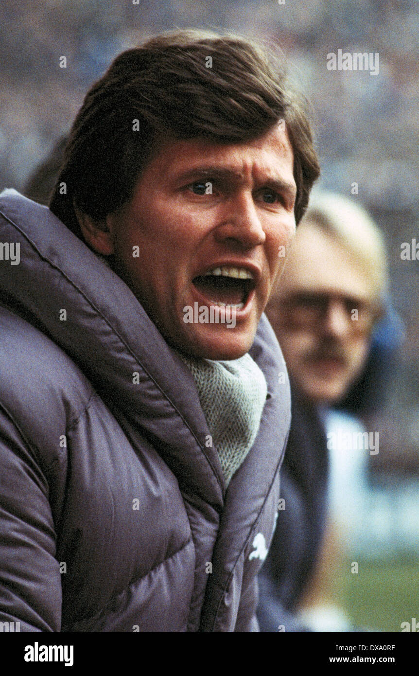 Fußball, Bundesliga, 1981/1982, Stadion bin Boekelberg, Borussia Moenchengladbach vs. Borussia Dortmund 0:1, Trainer Jupp Heynckes (MG) auf das coaching Bank Stockfoto