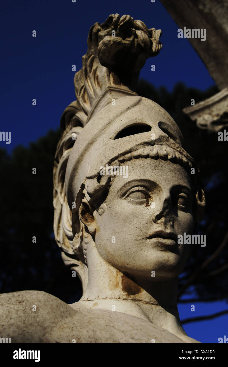 Italien. Hadrians Villa. Kaiserliche Villa, erbaut von Kaiser Hadrian (76-138). 2. Jahrhundert. Statue in der Canopus. Gott Mars. Tivoli. Stockfoto