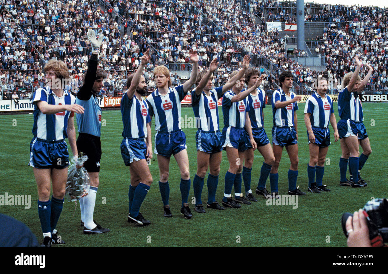 Fußball, Bundesliga, 1982/1983, Stadion bin Boekelberg, Borussia Moenchengladbach gegen Hertha BSC Berlin 3:1, Team Schuss, v.l.n.r. Teamleiter Juergen Mohr, Torwart Gregor Quasten, Walter Gruler, Edmund Stoehr, Dieter Timme, Ole Rasmussen, Karl-Heinz Emig Stockfoto