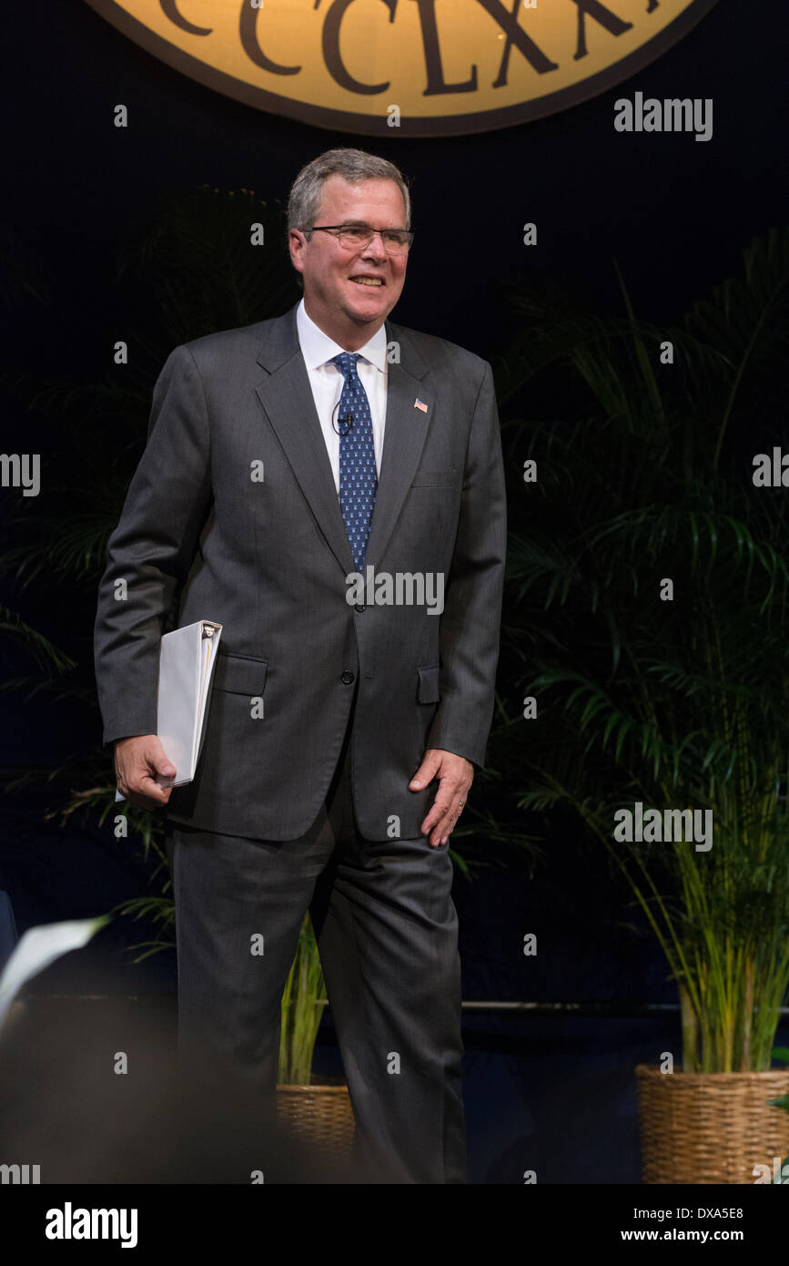 Präsidentschafts Kandidat Jeb Bush spricht konservative Fraktion in Zentral-Florida. Gouverneur von Florida 1999-2007, wird Bush für USA Präsidentschaftswahl 2016 ausgeführt. Bruder von George W. & Sohn von George H.W. Bush (US Presidents) Jeb Bush ist politische blaues Blut. Er ist Mitautor Buch über Einwanderung, seine Frau ist mexikanisch stammende Einwanderer. Zuwanderungsgesetz ist Hot Button Problem für 2016 Wahlen. Mr. Bush eignet sich wahrscheinlich für die Republikaner im Hinblick auf New-Jersey Regler Bild von Brücke-Skandal überschattet. Stockfoto