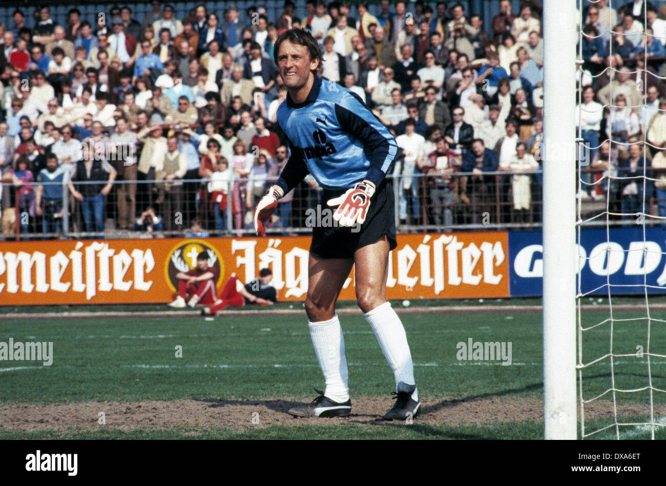Fußball, Bundesliga, 1983/1984, Ulrich Haberland Stadion, Bayer 04 Leverkusen gegen SV Werder Bremen 0:0, Szene des Spiels, Keeper Dieter Burdenski (Werder) Stockfoto