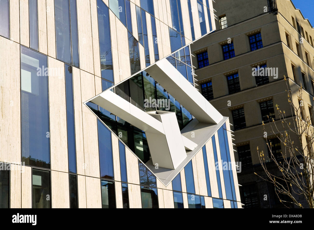 Detail des Kö-Bogen von Architecht Daniel Libeskind, Düsseldorf, NRW, Deutschland. Stockfoto