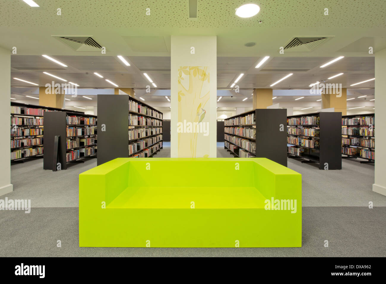 MANCHESTER, VEREINIGTES KÖNIGREICH. 21. März 2014. Manchester Central Library in St Peter es Square sind von der Stadtzentrum öffnet für die Öffentlichkeit am Samstag, 22. März 2014 nach einer £ 48 Millionen Renovierung im Inneren. Der Umbau dauerte vier Jahre nach der vorübergehenden Schließung im Jahr 2010, aber öffnet 80 Jahre nach der ersten Eröffnung 1934 Credit: Russell Hart/Alamy Live News Stockfoto