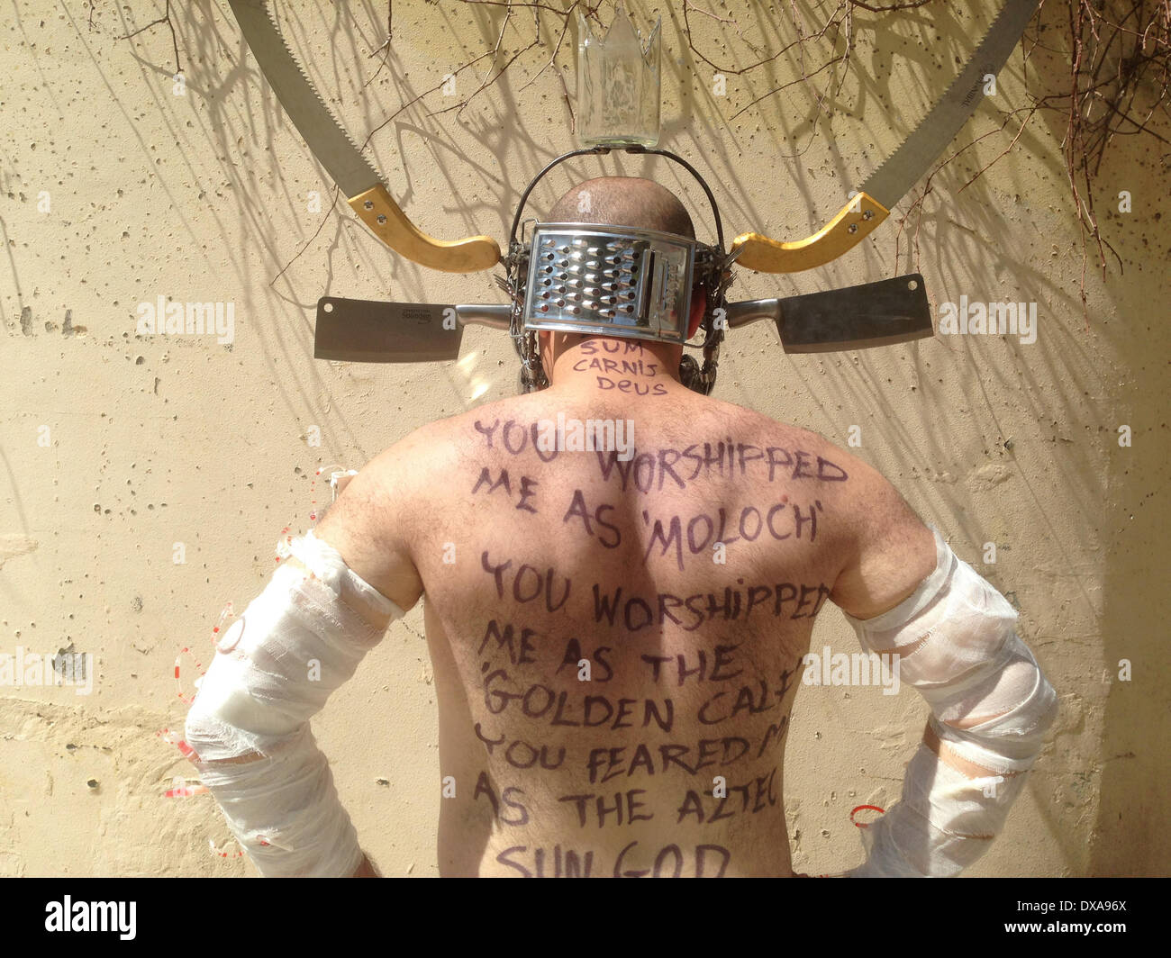 A269 life Animal Liberation Aktivist posing bei einer visuellen öffentlichen Protest anspruchsvolle Tiere für den menschlichen Verzehr geschlachtet in Tel Aviv am 21. März 2014 zu stoppen. 269 Leben wurde gegründet, um die Aufmerksamkeit auf das Elend der Tiere für den menschlichen Verzehr geschlachtet und zu zeichnen. Stockfoto