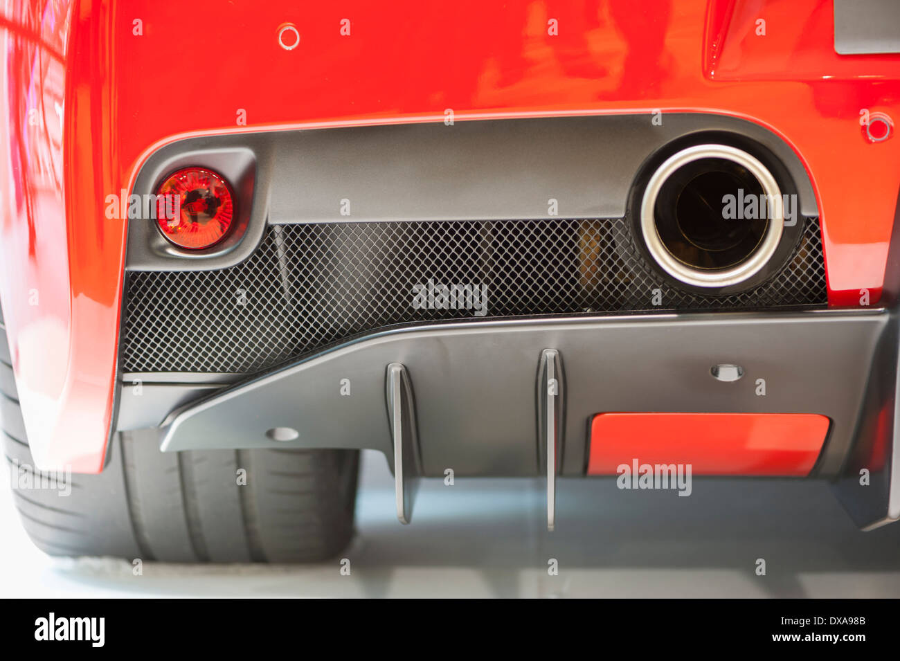 Ansicht von hinten von einem Ferrari F458 Speciale Modellmixes ausgestellt auf der Motor Show Zürich Stockfoto