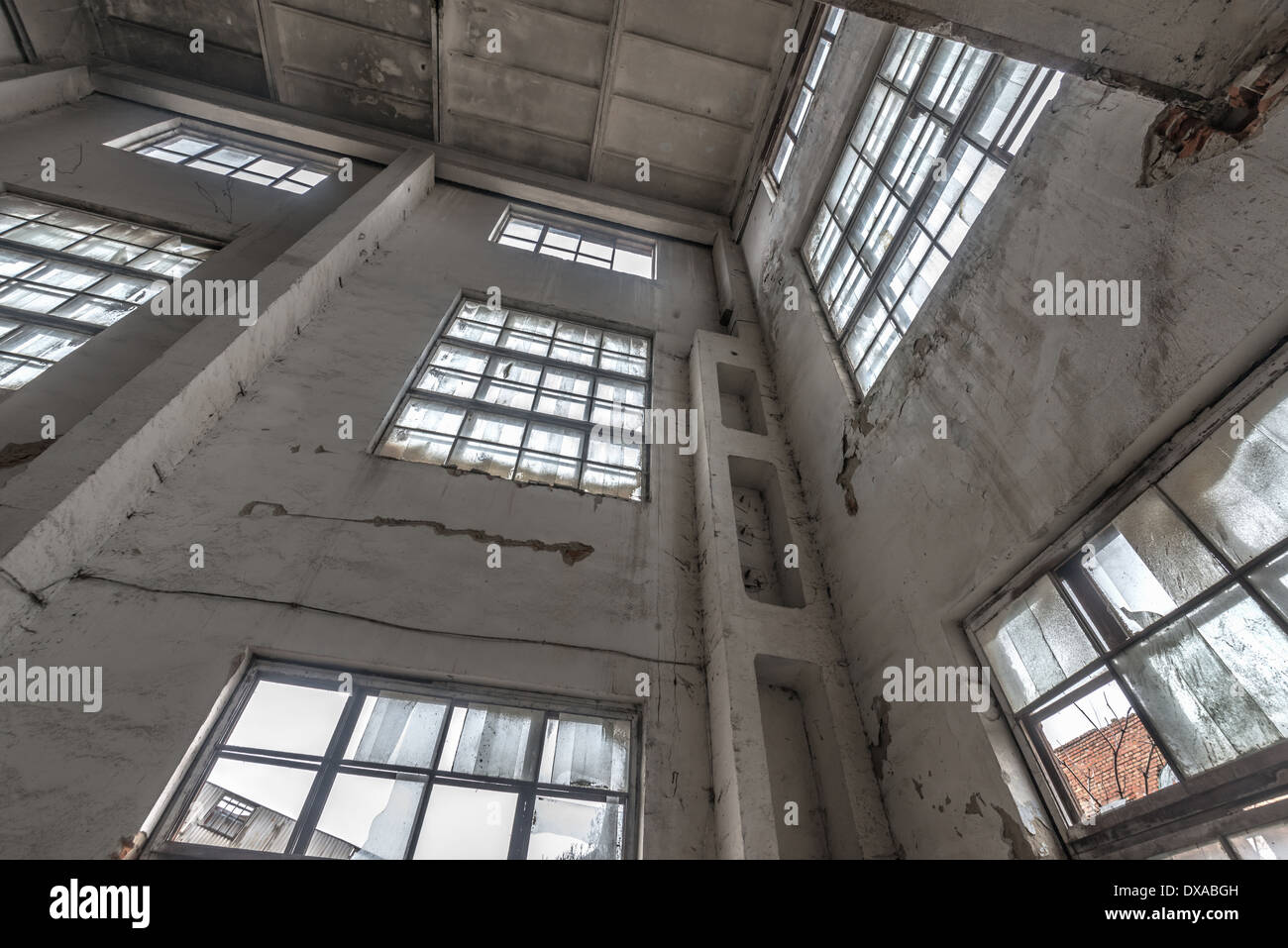 Urban Exploration. Zerstörten Fabrik Altbauwohnung Stockfoto