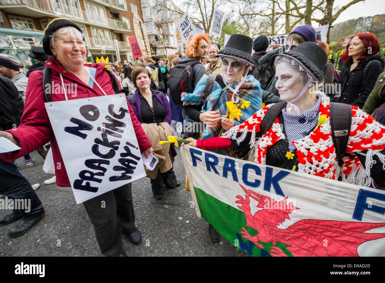 Anti-Fracking Demonstranten marschieren und Rallye in London Stockfoto
