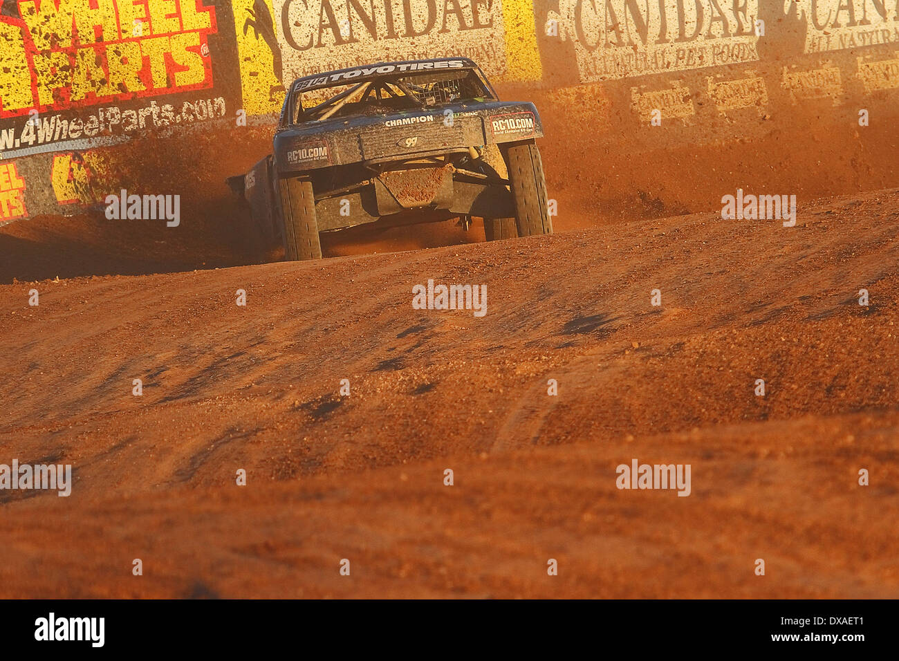 CHANDLER, AZ - 28 Okt.: Kyle LeDuc (99) mit Geschwindigkeit in der Lucas Oil Off Road Series racing Challenge Cup am 28. Oktober 2012. Stockfoto