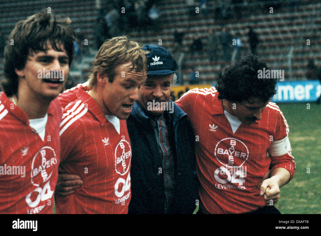 Fußball, Bundesliga, 1984/1985, Stadion bin Boekelberg, Borussia  Moenchengladbach gegen Bayer 04 Leverkusen 1:1, Ende