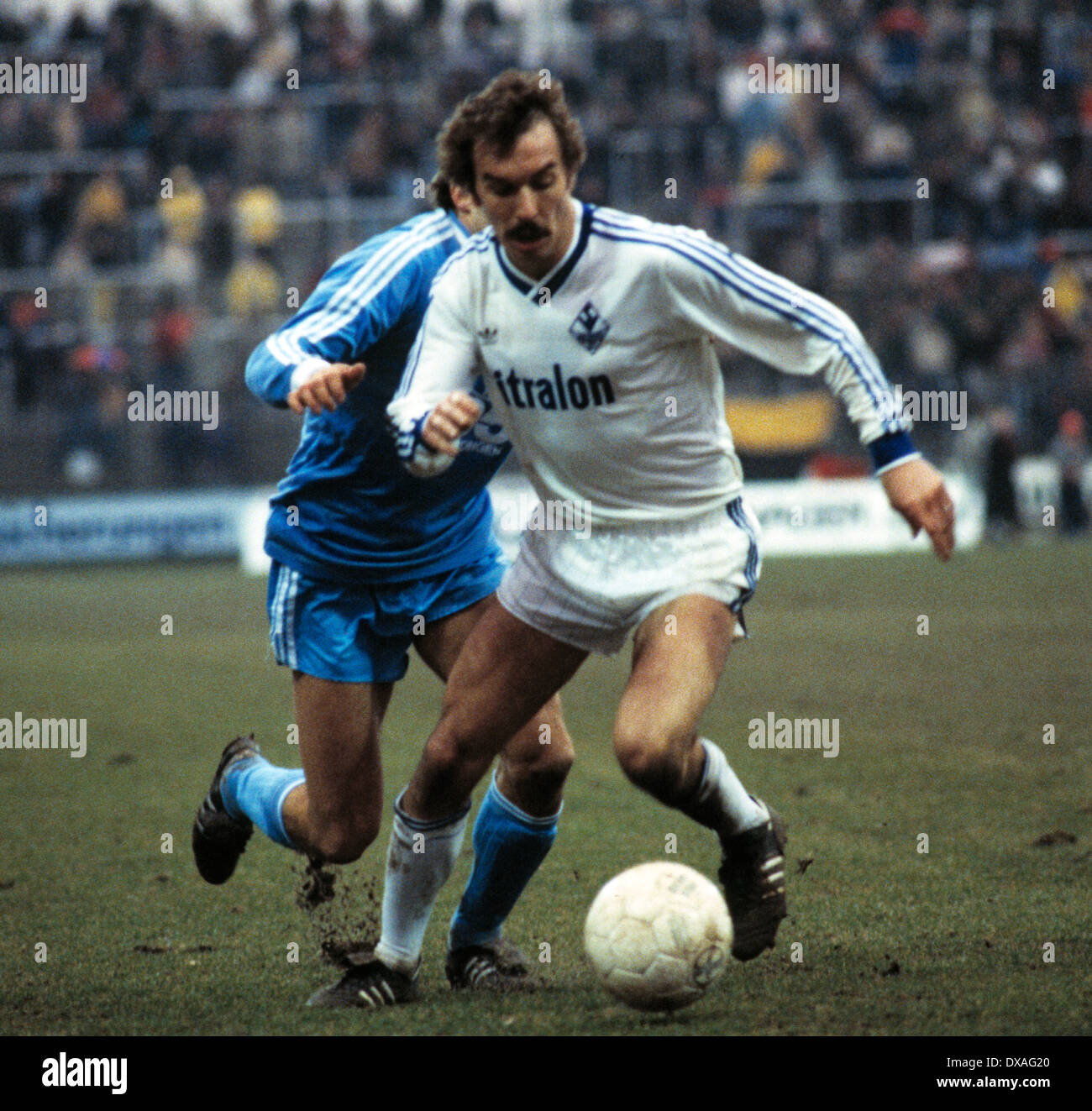 Fußball, Bundesliga, 1984/1985, Grotenburg Stadion, FC Bayer 05 Uerdingen vs. SV Waldhof Mannheim 2:2, Szene des Spiels, Werner Heck (SVW) Stockfoto